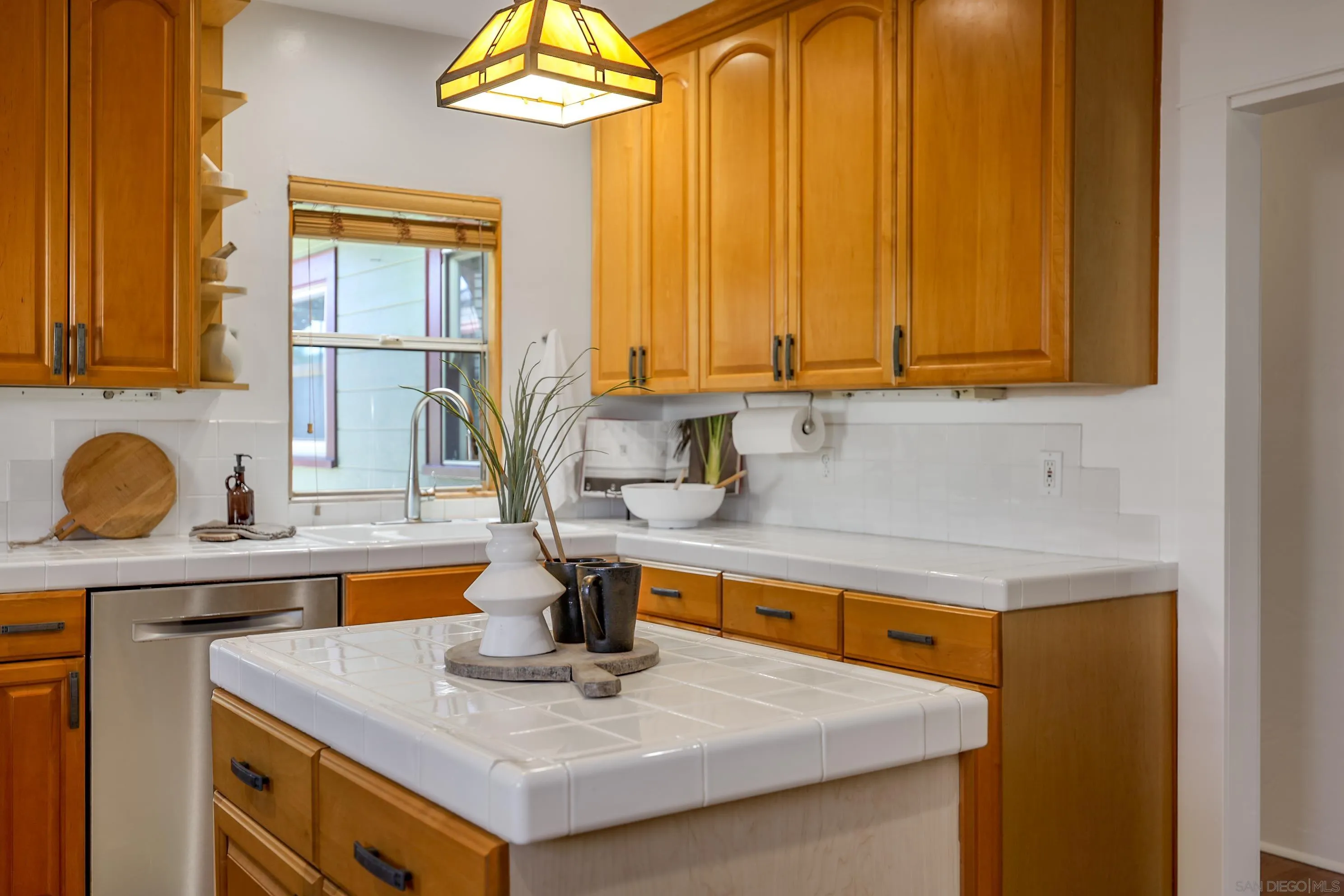 https://cdn.realtyfeed.com/cdn/127/260004445/fcacac8075384a61ef8dd8ccb6288c27.webp