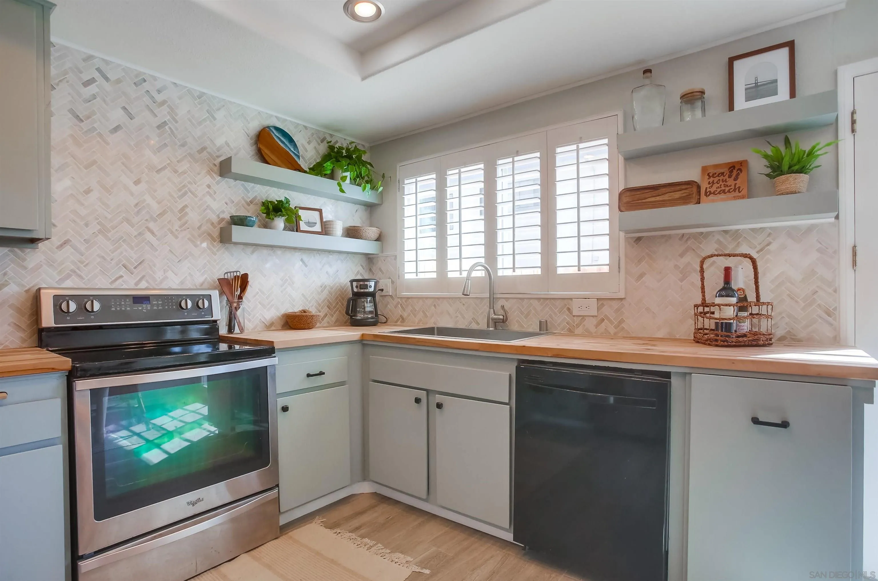 https://cdn.realtyfeed.com/cdn/127/260004448/24e57984a1d30176a316dfaeda10d137.webp