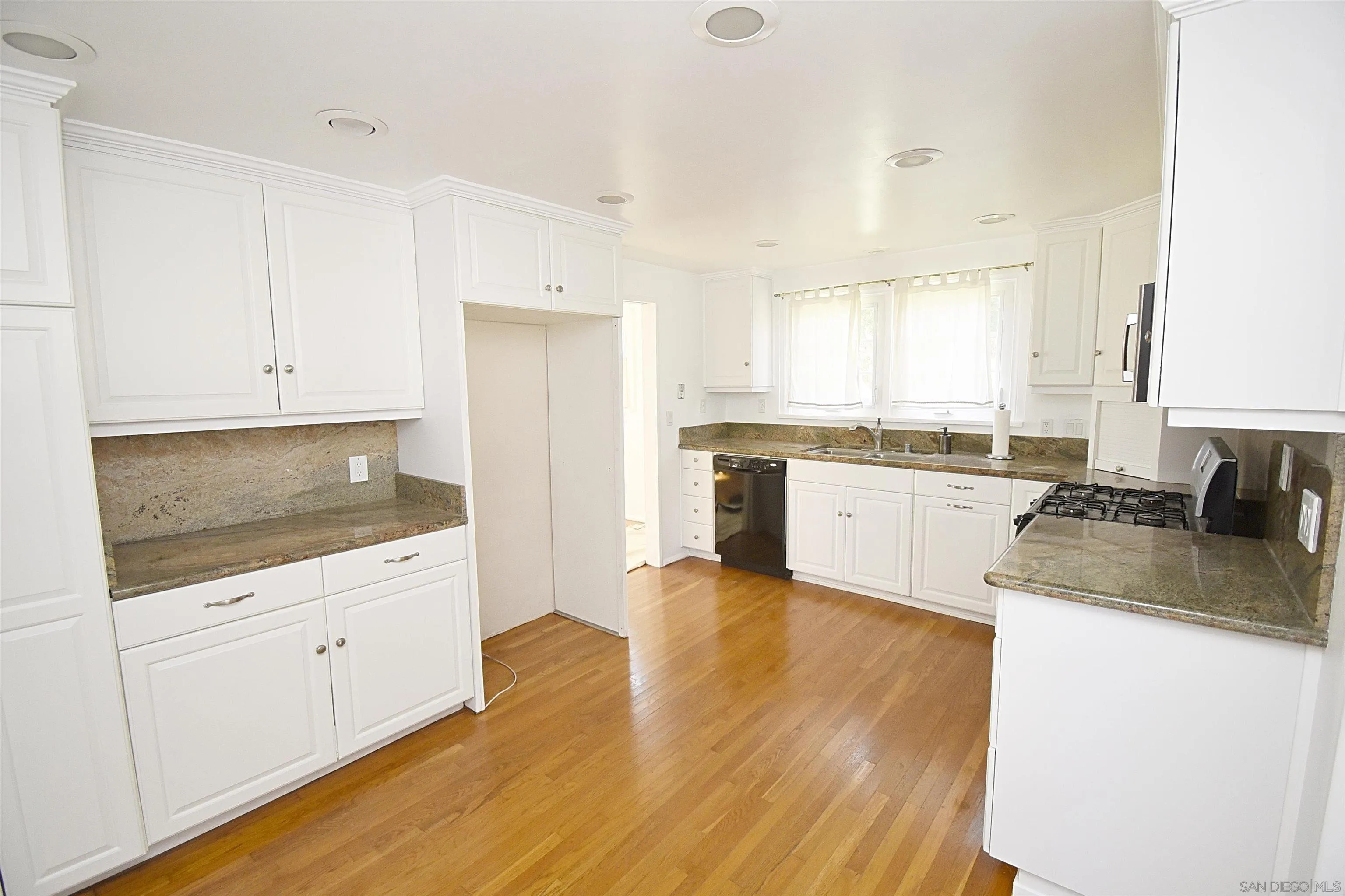 https://cdn.realtyfeed.com/cdn/127/260004461/3a8856f0fa52f1bc4ae5345c3c93aac1.webp