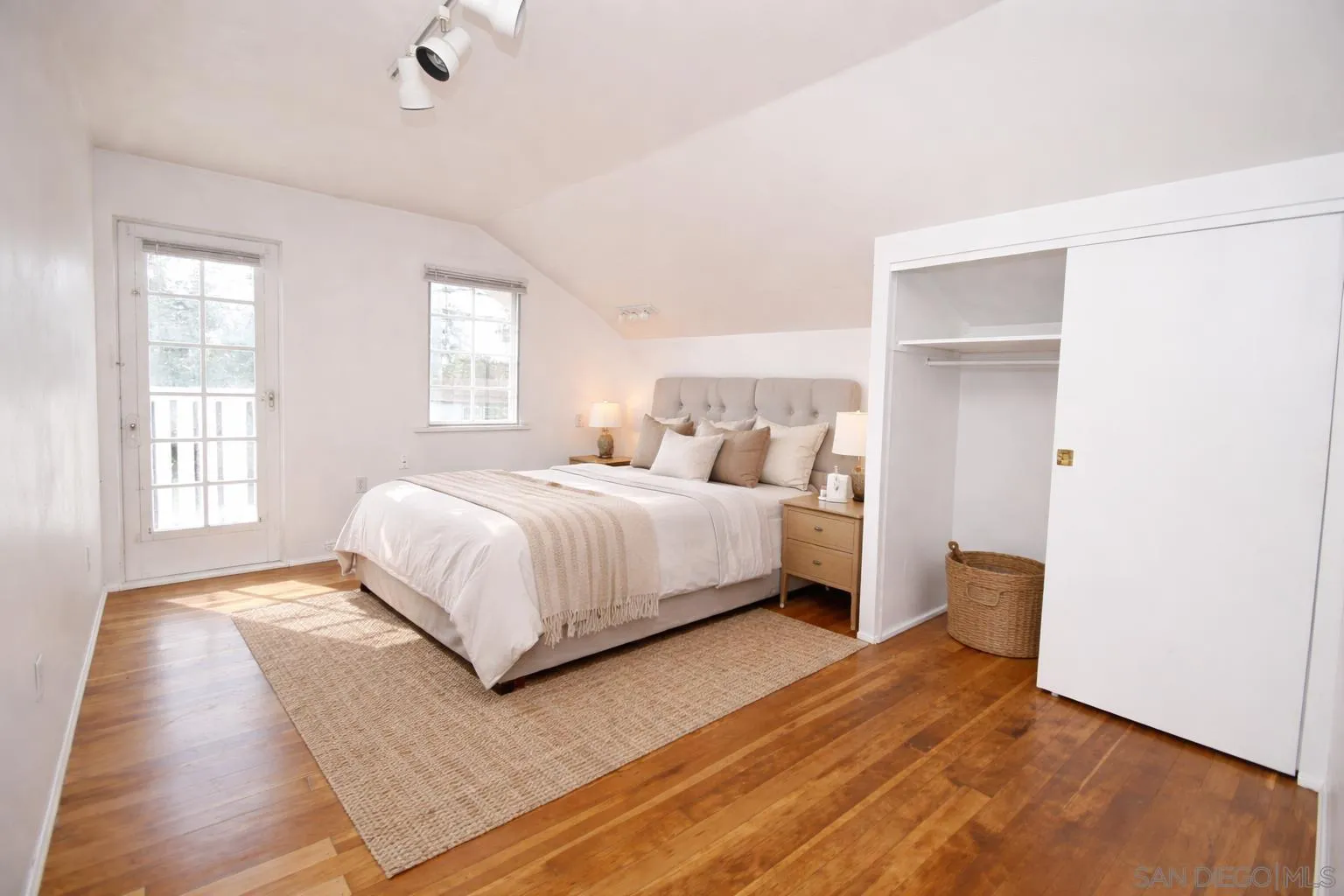 https://cdn.realtyfeed.com/cdn/127/260004461/592ce19b398626c9c8a583117ea83746.webp