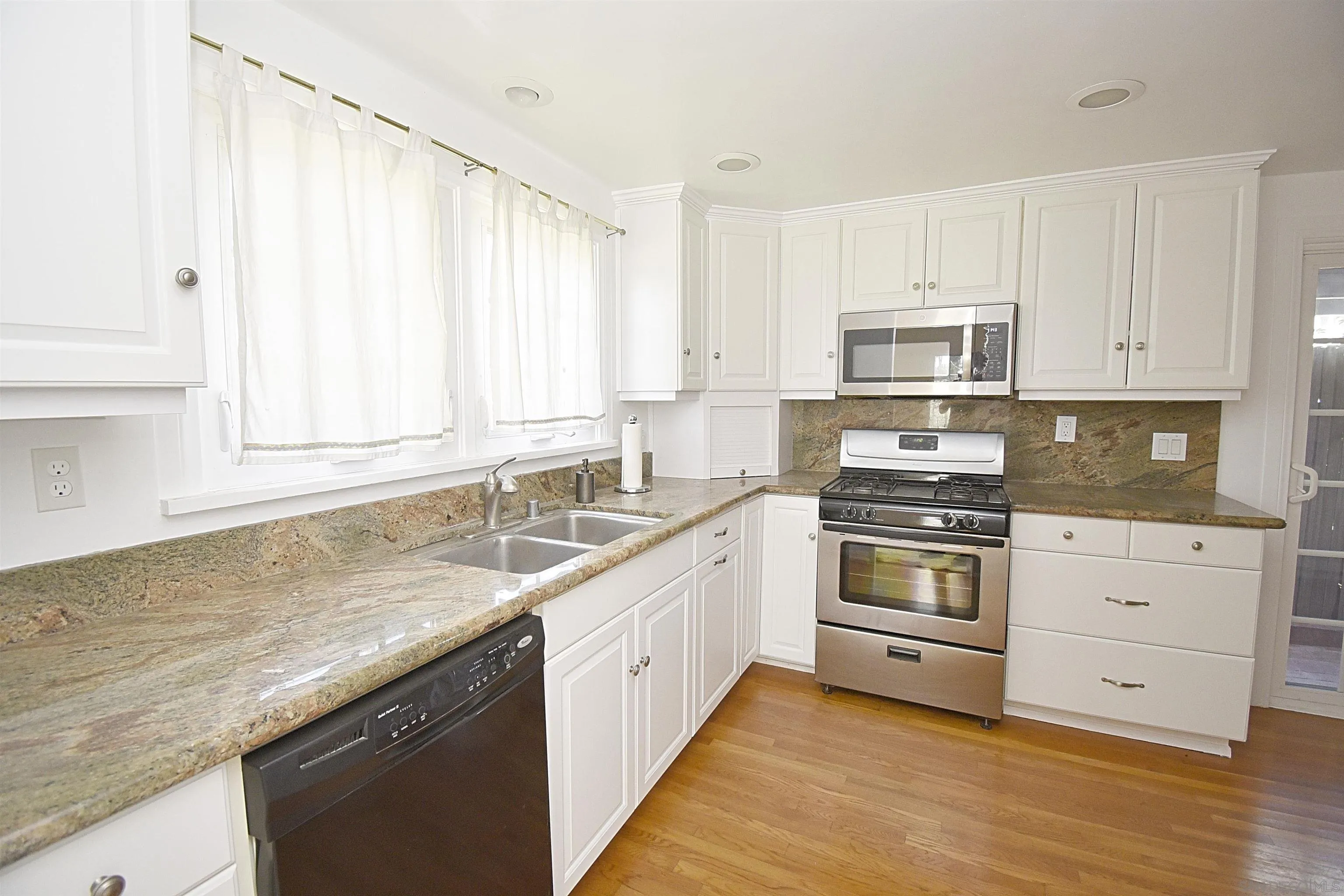 https://cdn.realtyfeed.com/cdn/127/260004461/f89be327ccaa41f0b139f009c8815a8b.webp