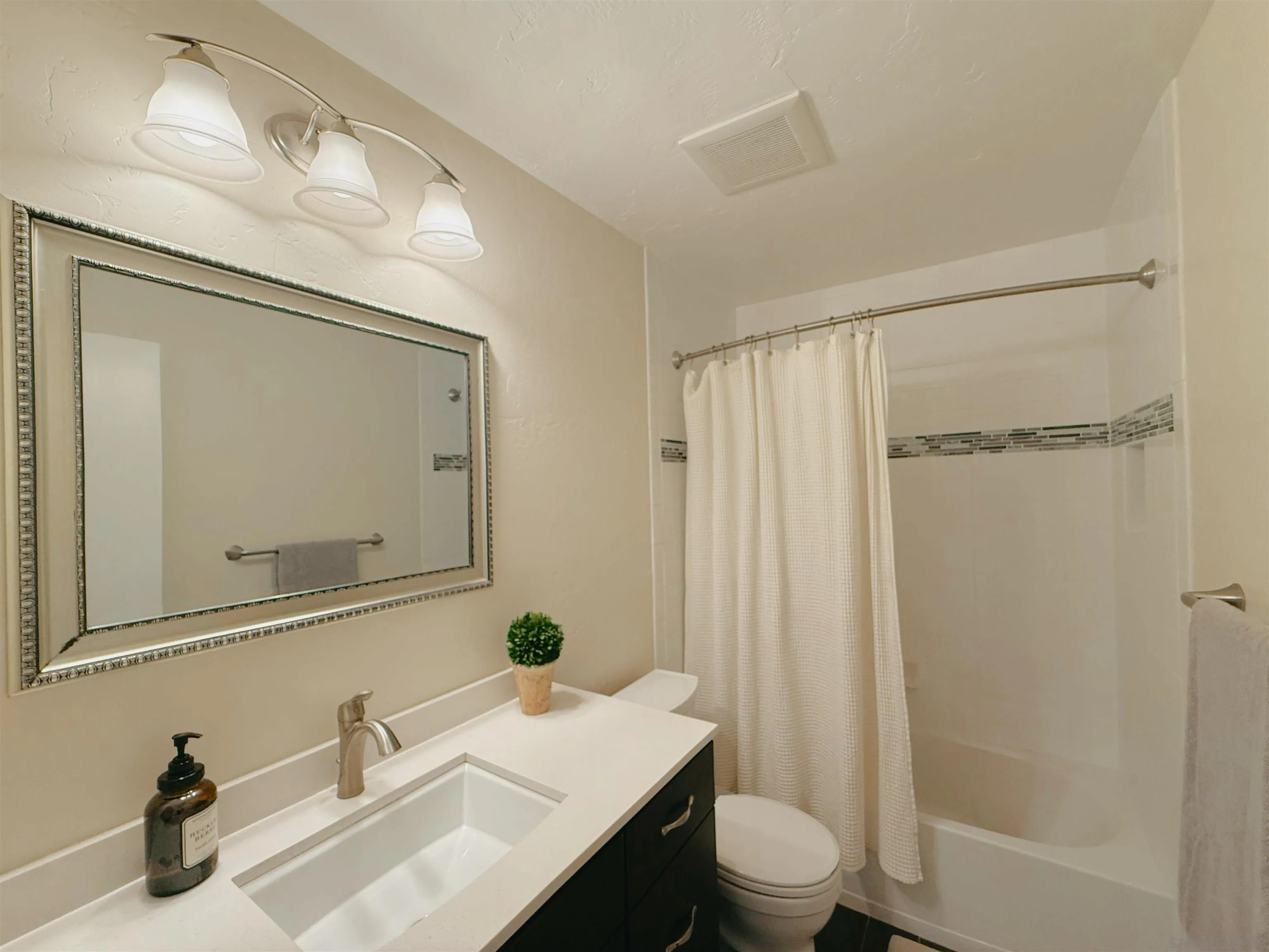 https://cdn.realtyfeed.com/cdn/127/260004469/1588192f8a5556119e75cf30fc322c1f.webp