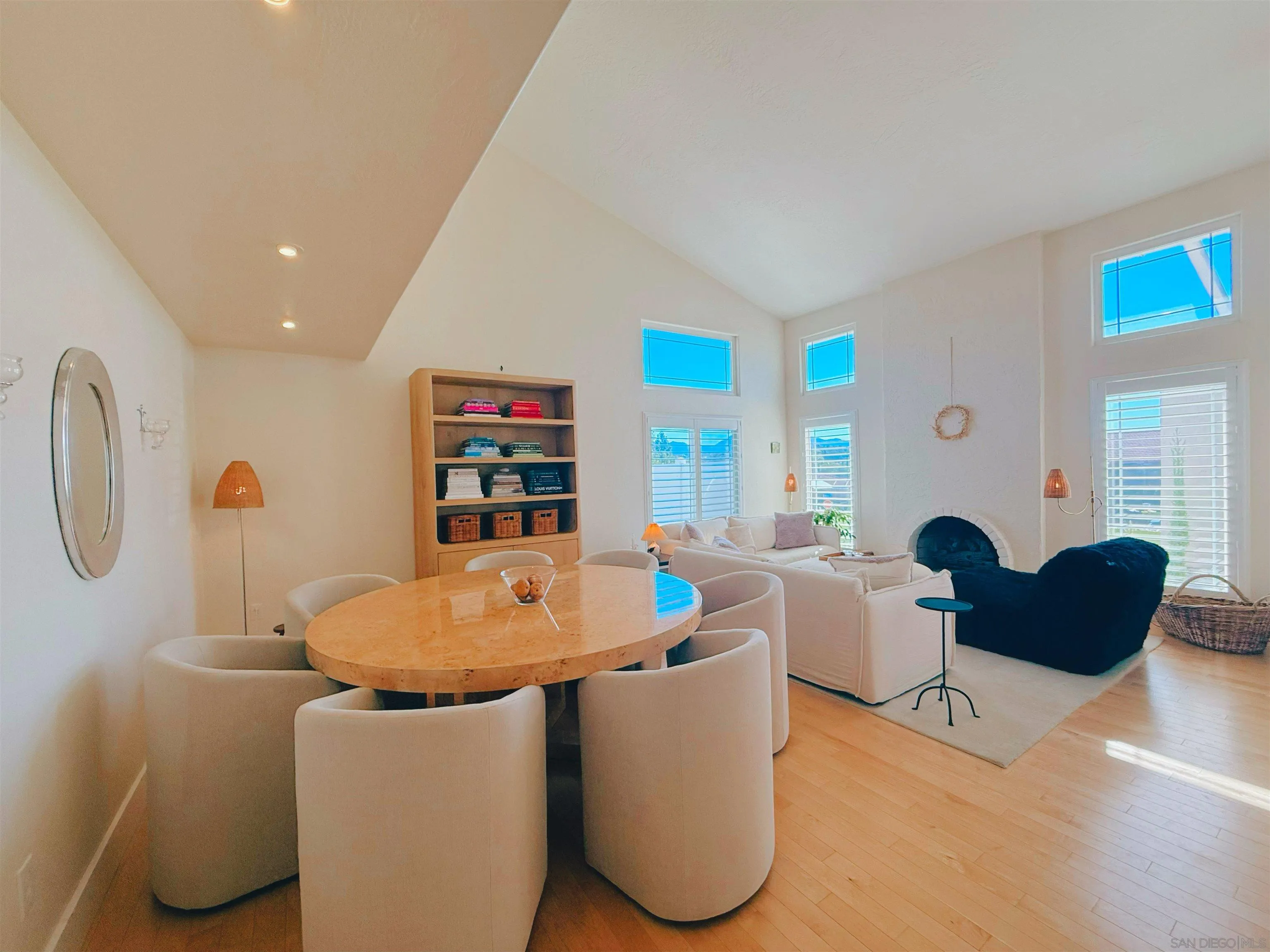 https://cdn.realtyfeed.com/cdn/127/260004469/5f7768e7901938411c29cf42c83fde74.webp