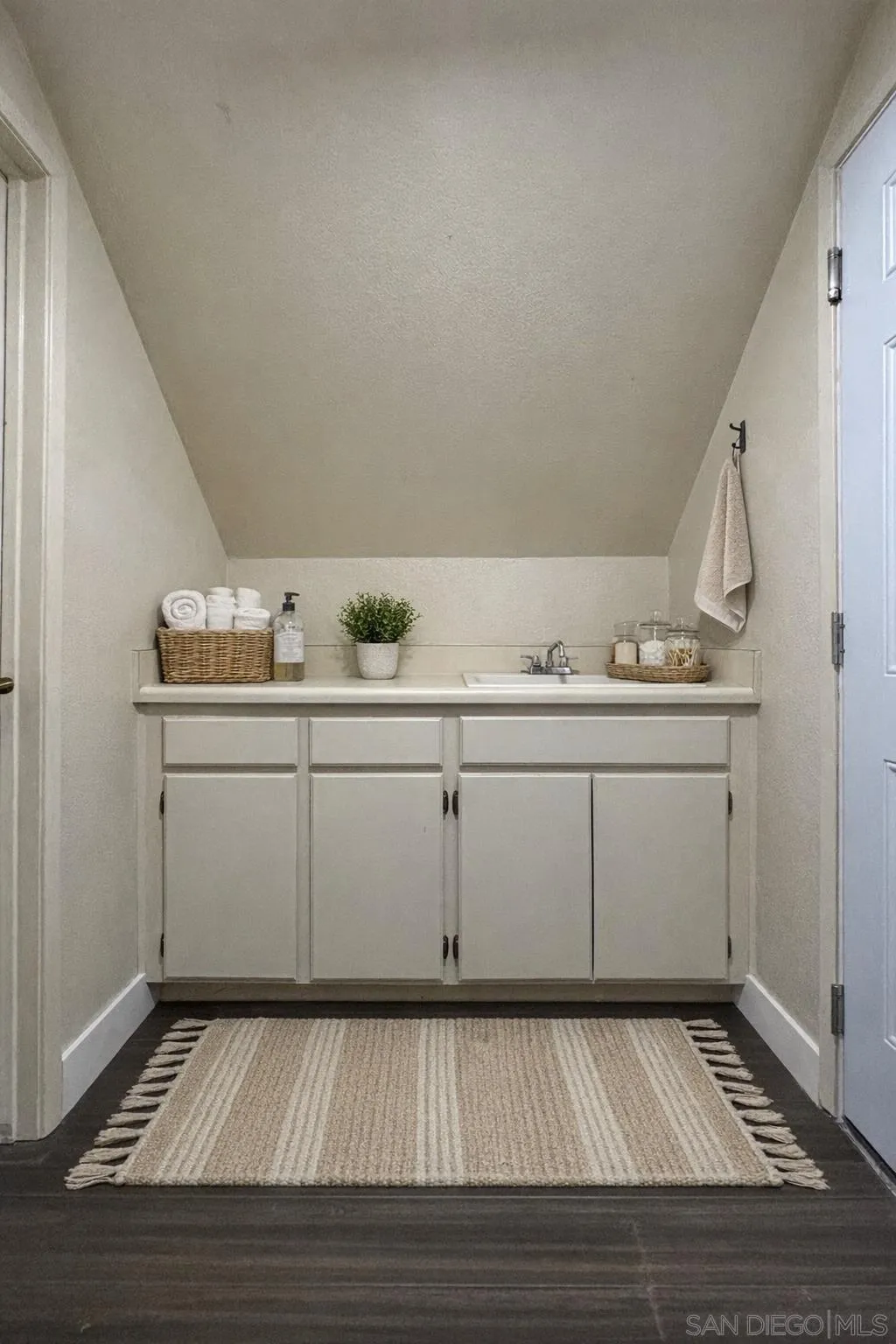 https://cdn.realtyfeed.com/cdn/127/260004471/4c680684a12f41f0d32028b5042b3c4d.webp
