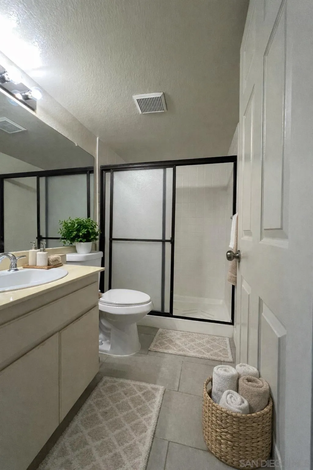 https://cdn.realtyfeed.com/cdn/127/260004471/d1a52be41336460c717141e56b86fa70.webp
