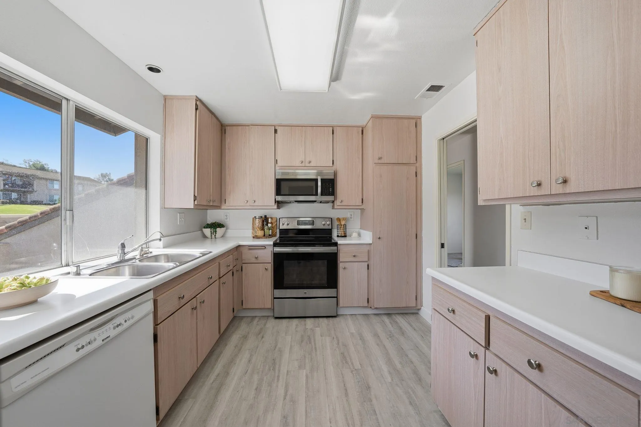 Photo #2: 260004472 Listing: Photo #2