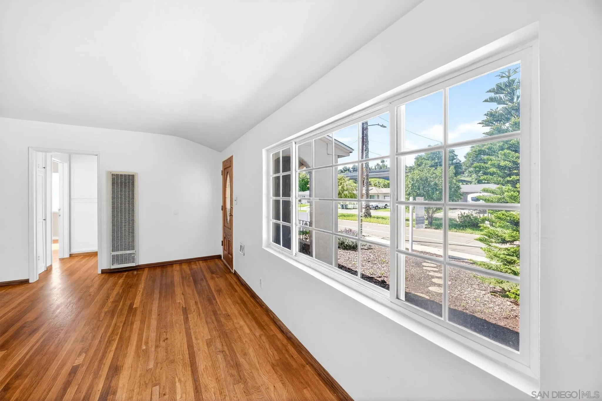 https://cdn.realtyfeed.com/cdn/127/260004475/17f5f5e26a24e312a61730f61a22cc15.webp