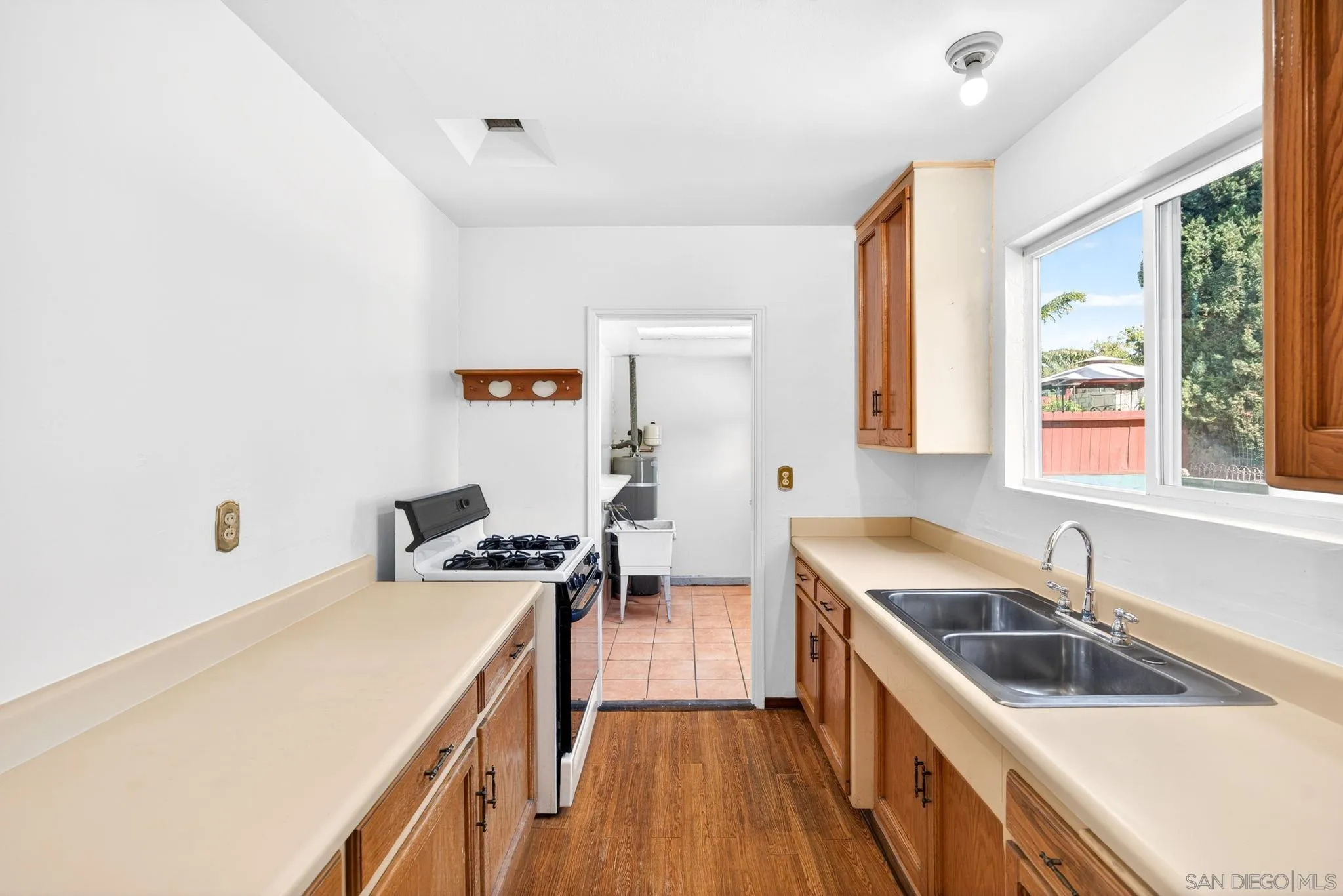 https://cdn.realtyfeed.com/cdn/127/260004475/89a37b3e71228deaf526c11d8ac733e3.webp