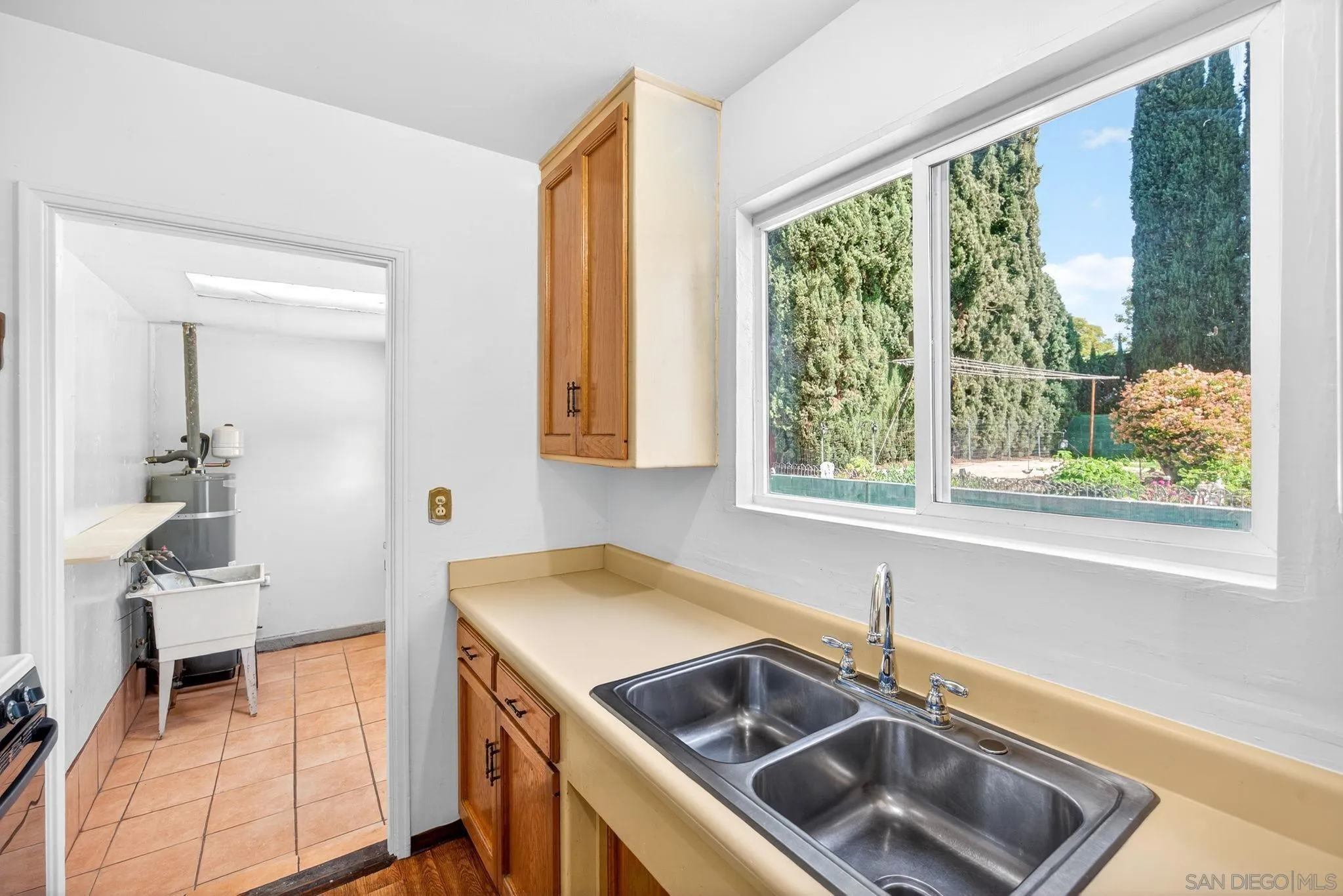 https://cdn.realtyfeed.com/cdn/127/260004475/cc4650097d232e3126d0e31ae8694d4a.webp