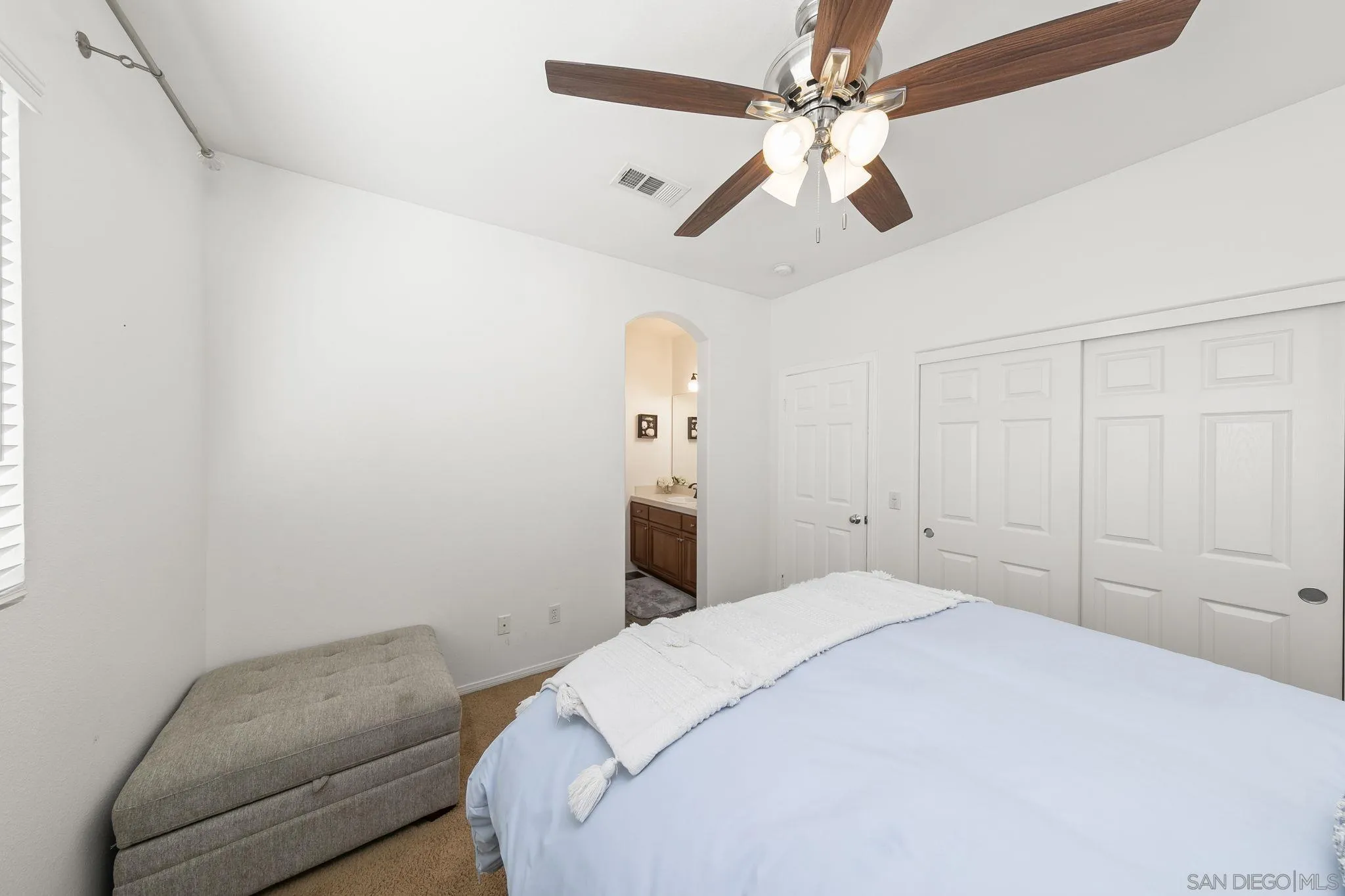 https://cdn.realtyfeed.com/cdn/127/260004476/b9aba4214bcb9265fd6431a606d90af5.webp
