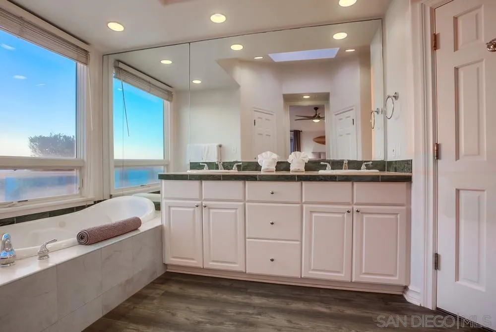 https://cdn.realtyfeed.com/cdn/127/260004479/bf9accb3ba57d87c58ed325958b10196.webp