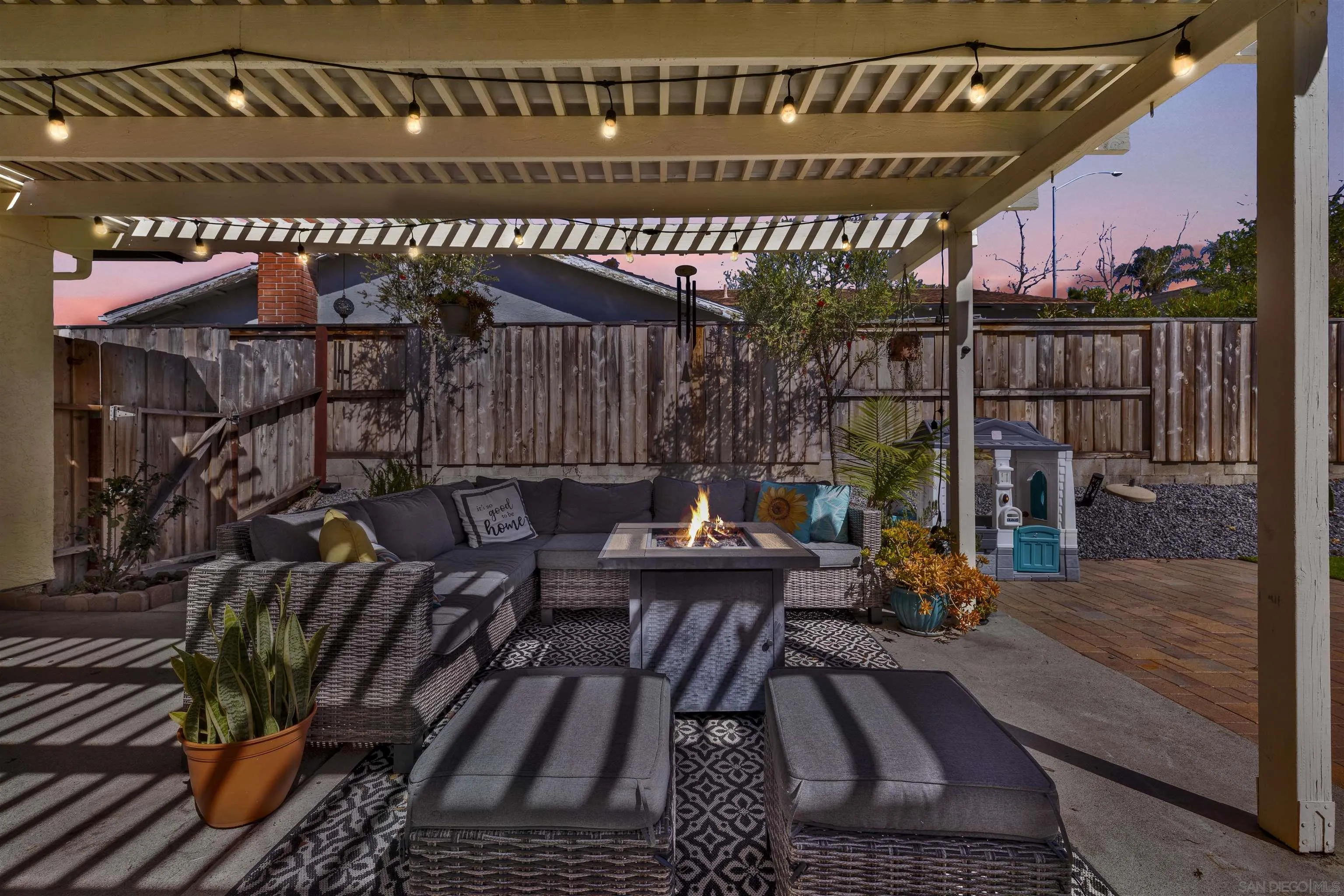 https://cdn.realtyfeed.com/cdn/127/260004483/1b0d538c590264b420279bdebd125a3b.webp