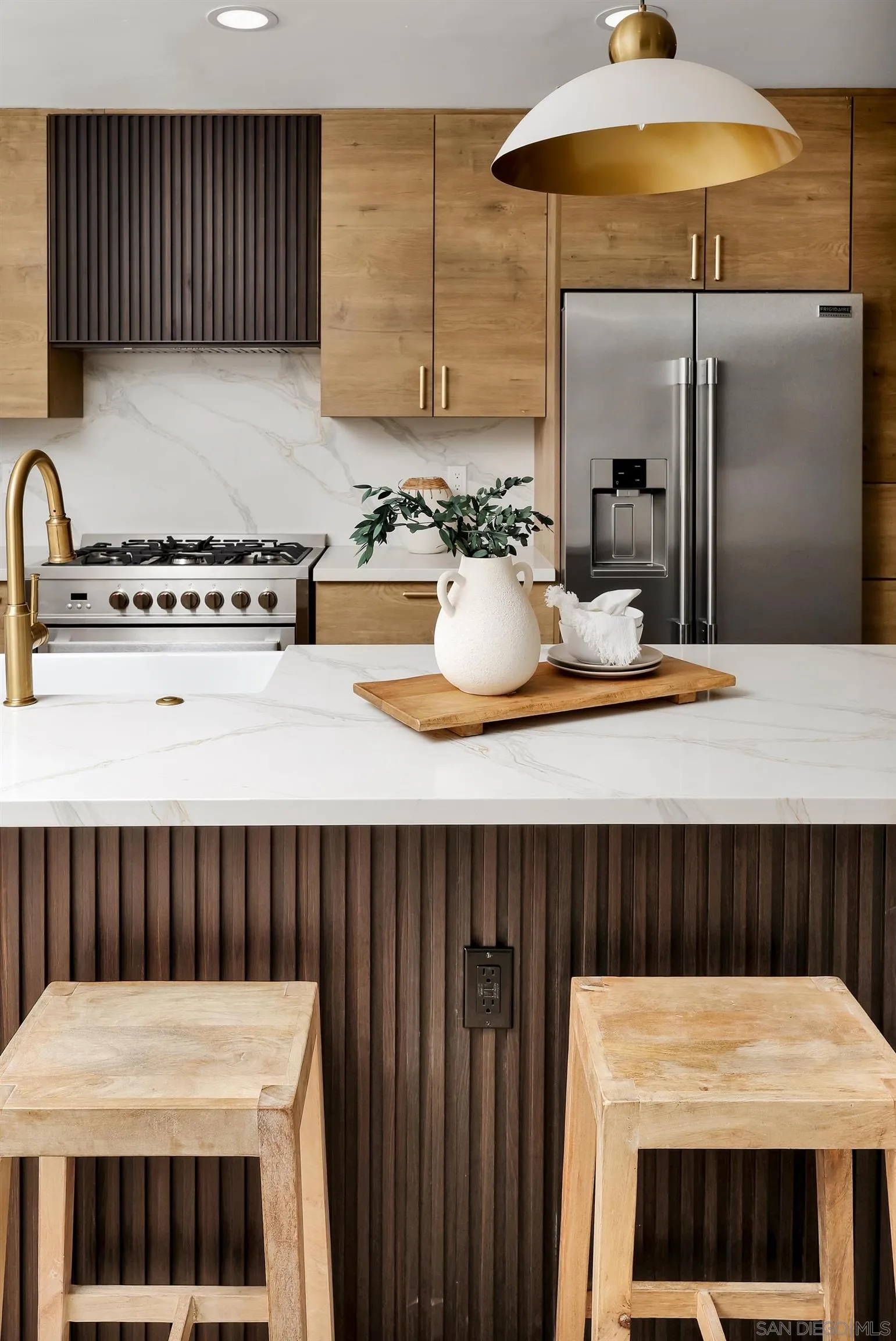 https://cdn.realtyfeed.com/cdn/127/260004492/4012fe71b81d7c375468ae0ea13b4955.webp