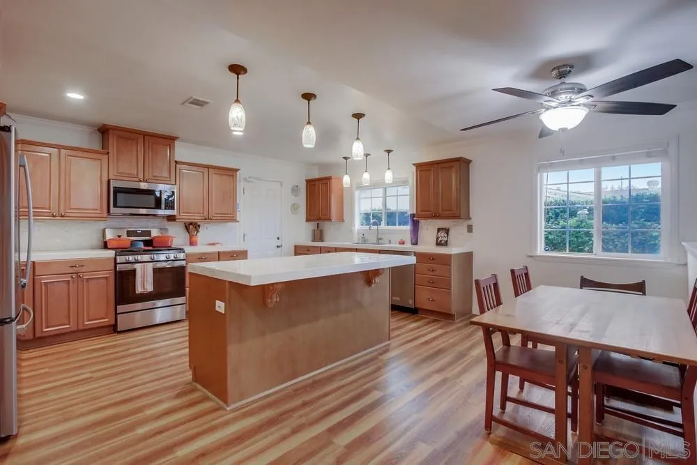 https://cdn.realtyfeed.com/cdn/127/260004496/4d8699d5399ba975f8d0e74c22f53cea.webp