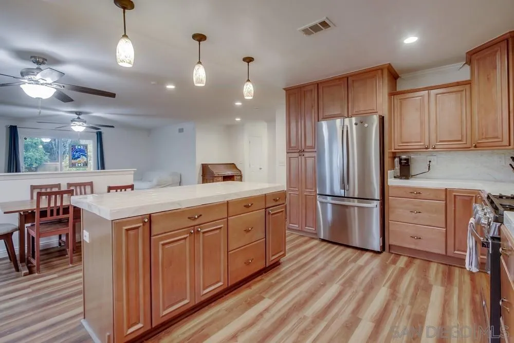https://cdn.realtyfeed.com/cdn/127/260004496/9f098d85d4c2848b0d986a287b0c303e.webp