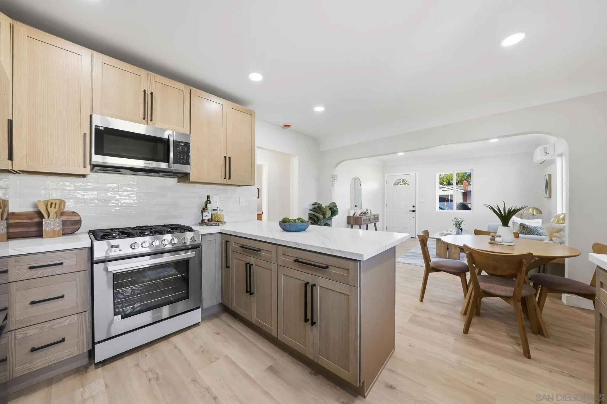 https://cdn.realtyfeed.com/cdn/127/260004500/3c2034a8c26e43ed21481f7eef20ba3c.webp