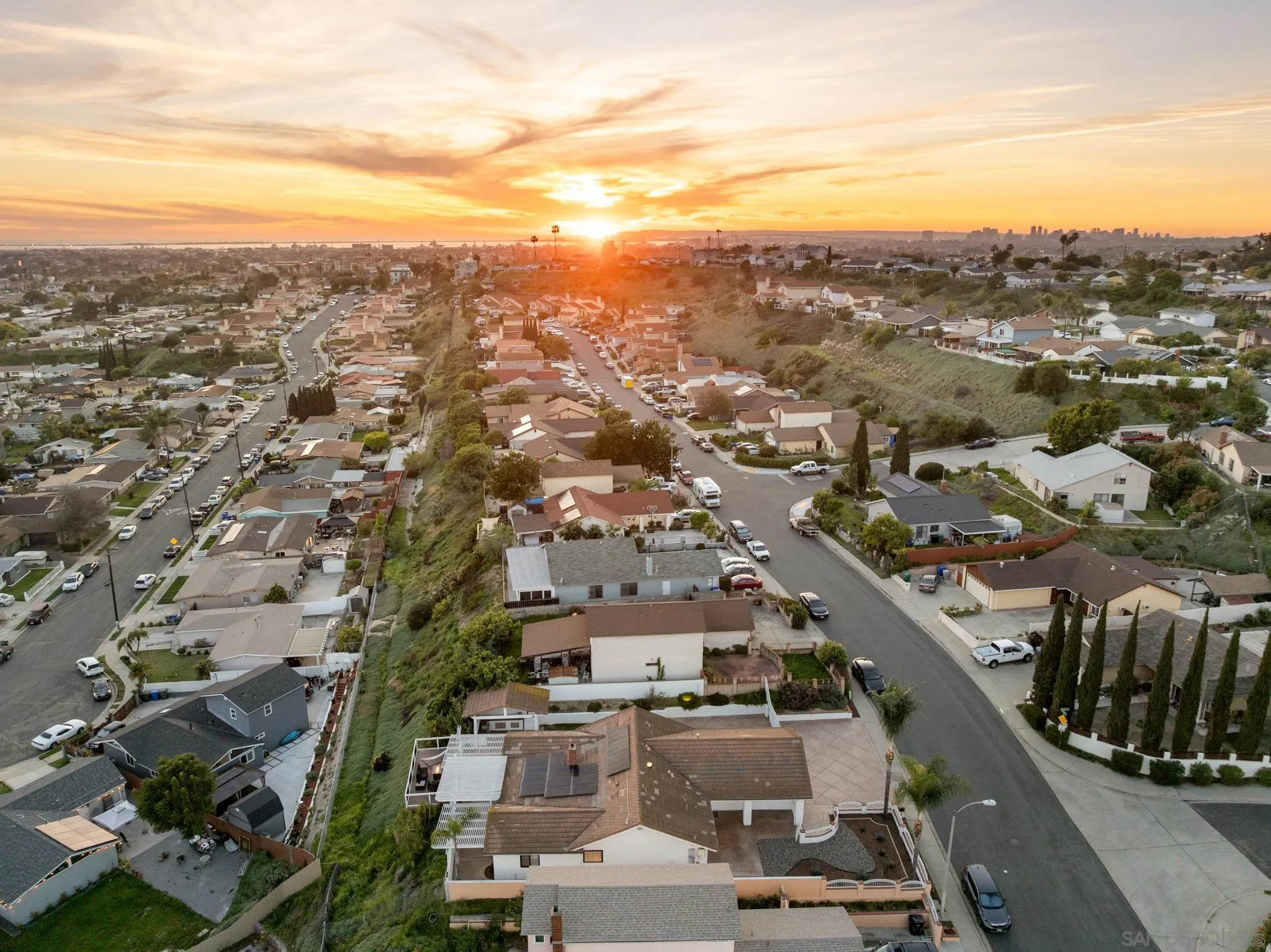 https://cdn.realtyfeed.com/cdn/127/260004503/318e0371488becc4f211547f39bc79be.webp