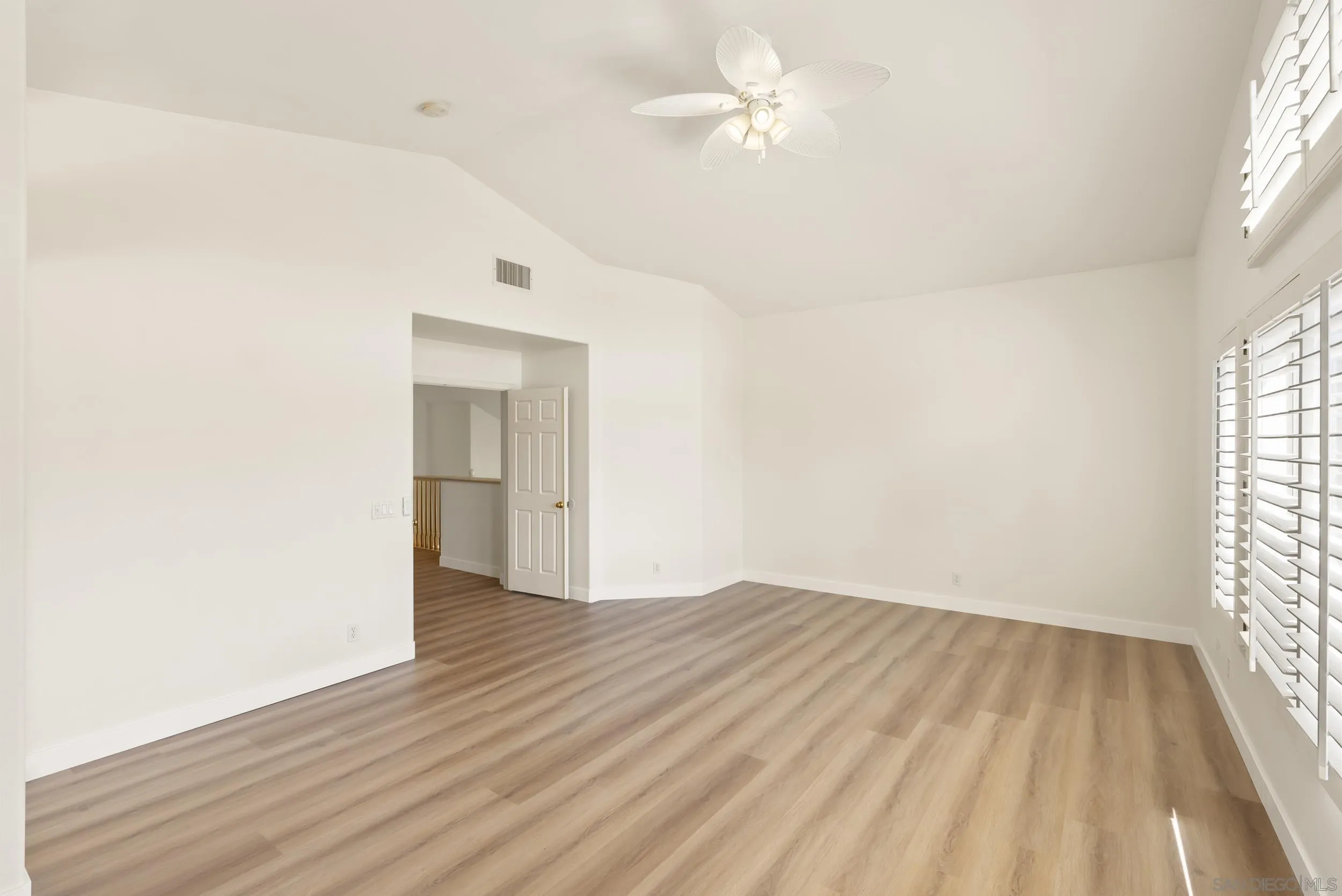 https://cdn.realtyfeed.com/cdn/127/260004506/3316bf82bf1d28565b758fad7fb27094.webp