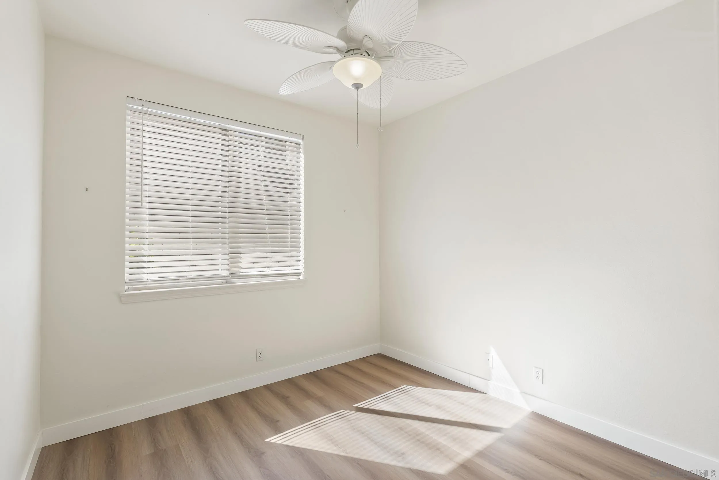 https://cdn.realtyfeed.com/cdn/127/260004506/963d676ca24f0f166ecf382d9f5e9d8c.webp