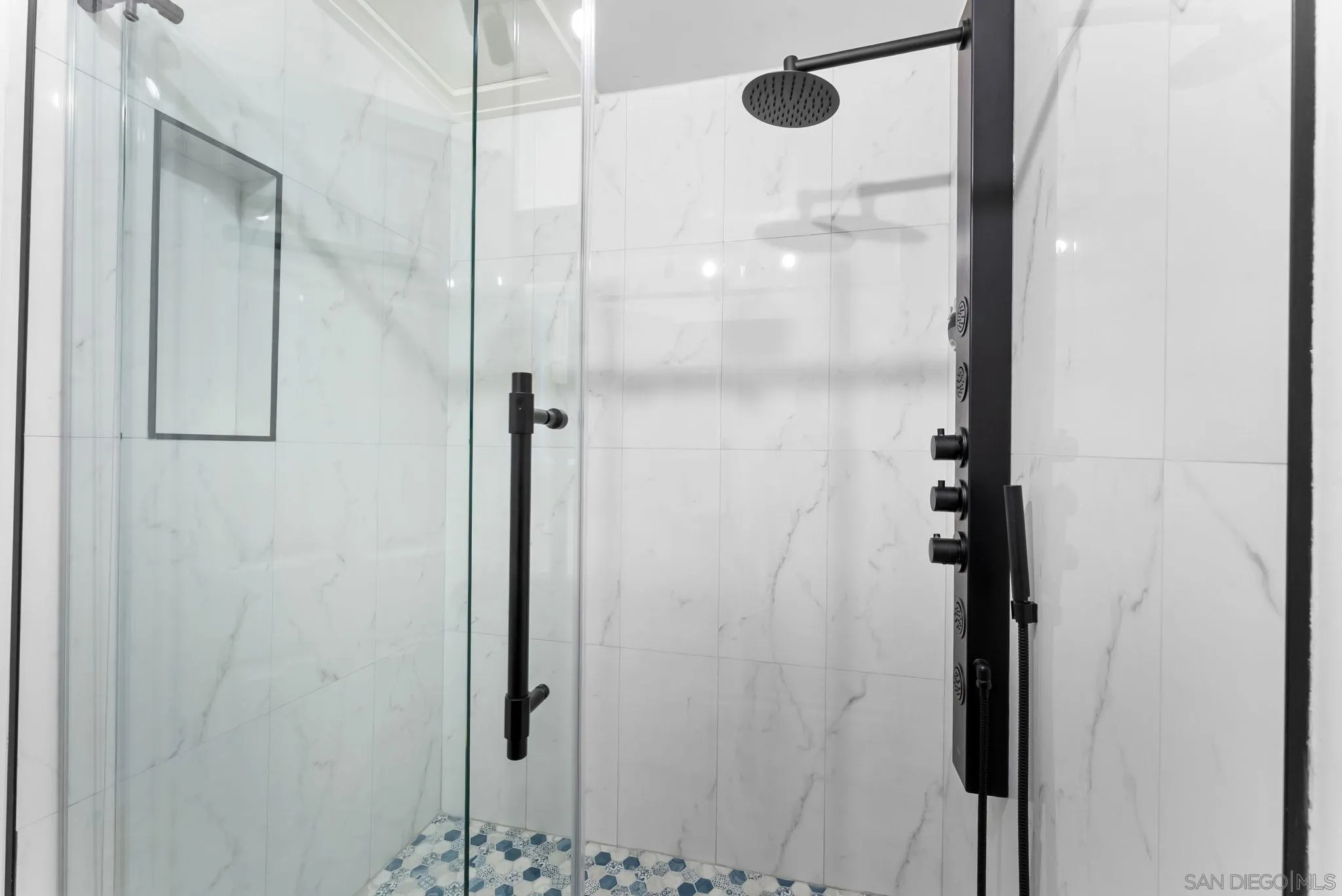 https://cdn.realtyfeed.com/cdn/127/260004507/cdf2ae01dd04b73bf6890587cf6437c6.webp