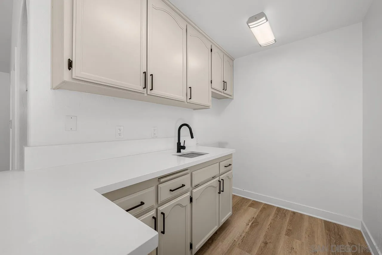 https://cdn.realtyfeed.com/cdn/127/260004514/7b904aa7c9766bccb3091f4111fd57da.webp