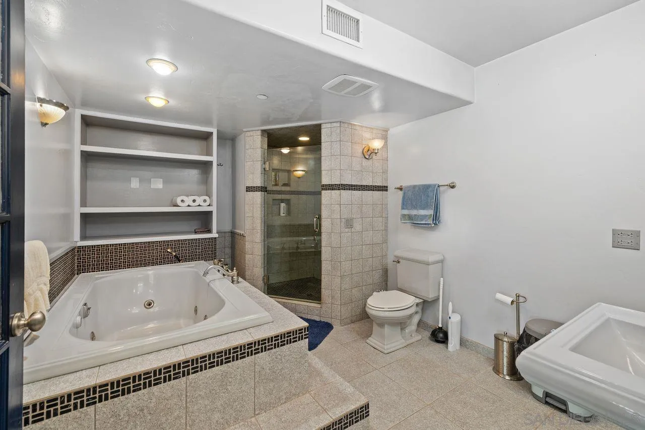 https://cdn.realtyfeed.com/cdn/127/260004524/493ff3d14a944de30bc3279e7f48151c.webp