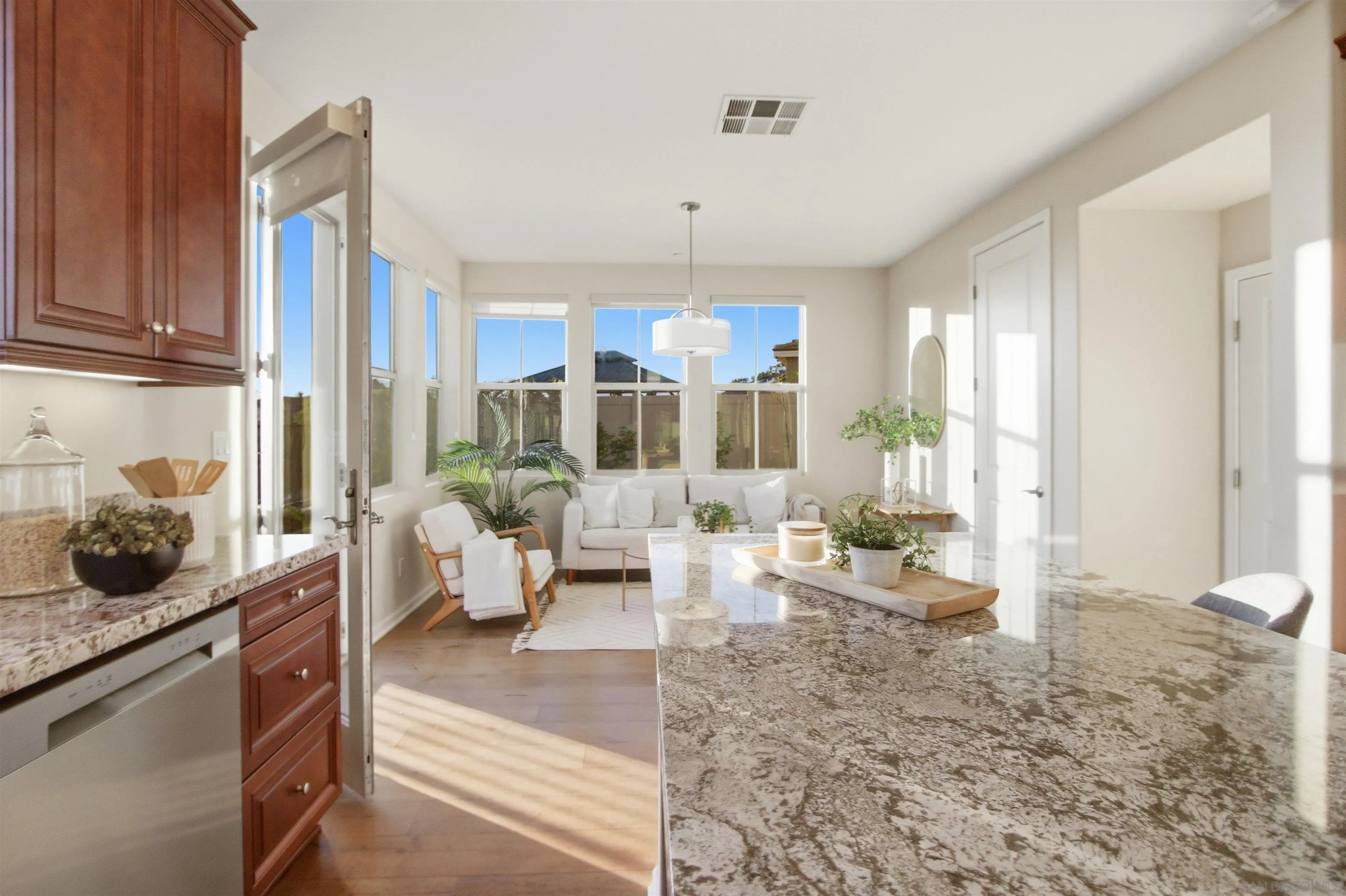 https://cdn.realtyfeed.com/cdn/127/260004526/5f2fac57322546f5bc038e3d545d48c2.webp
