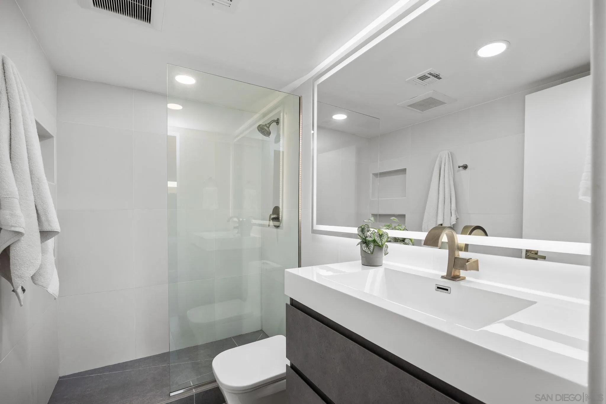 Photo #12: 260004532 Listing: Photo #12