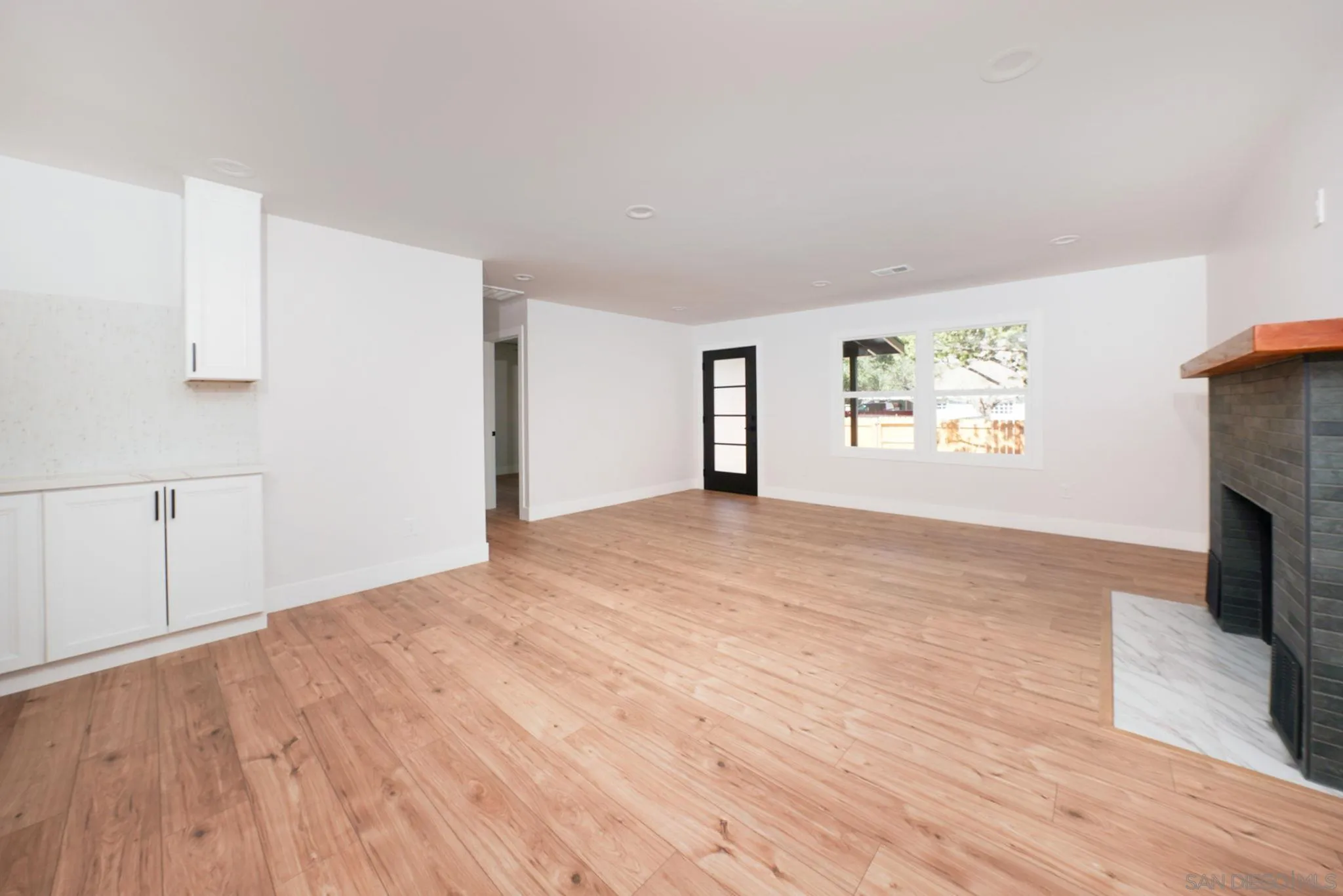 https://cdn.realtyfeed.com/cdn/127/260004536/f9e933f311ad8a1e951d3e03ba5babf5.webp