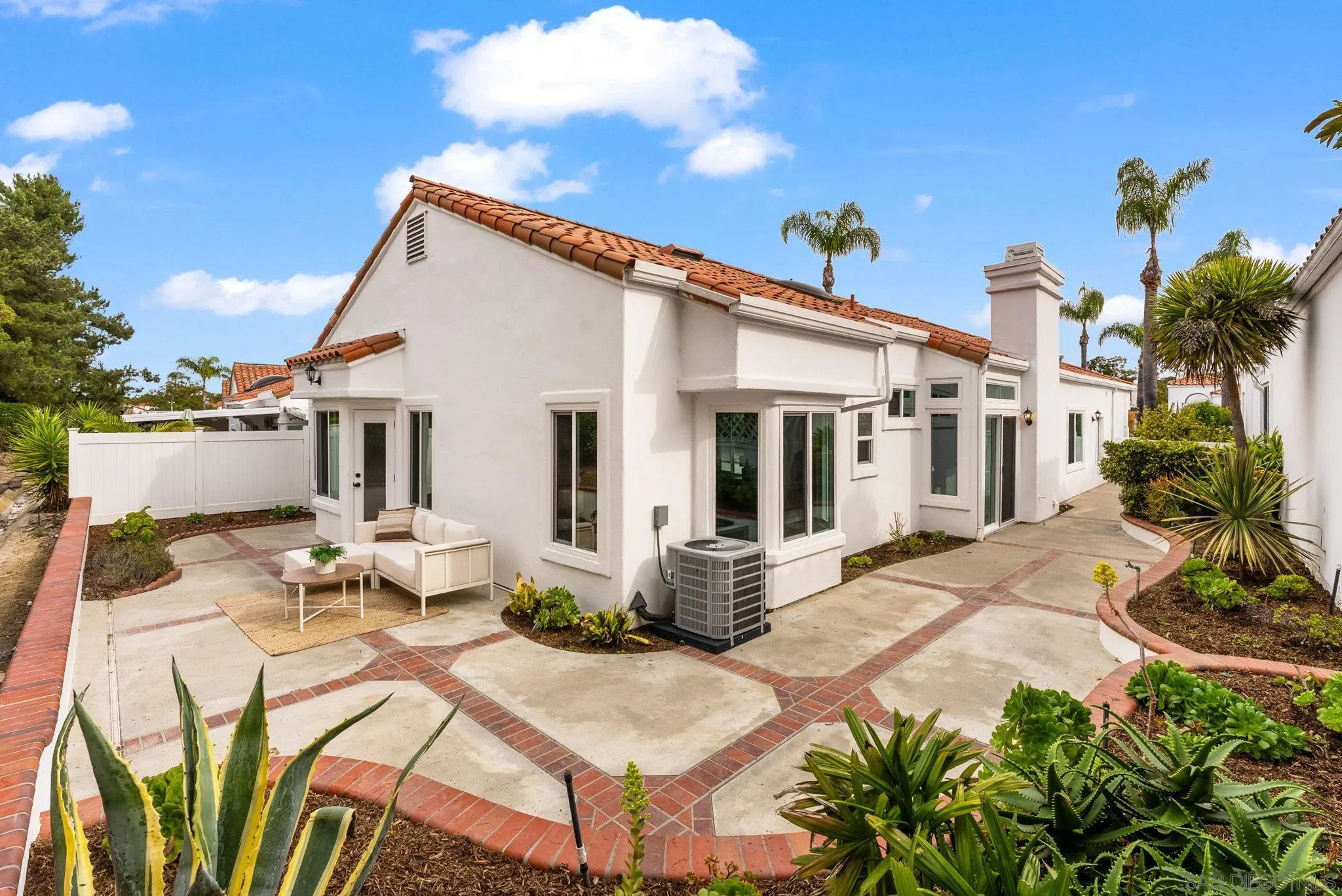 https://cdn.realtyfeed.com/cdn/127/260004537/380f8e5bde02d4bc83c7334e42b9fa2c.webp