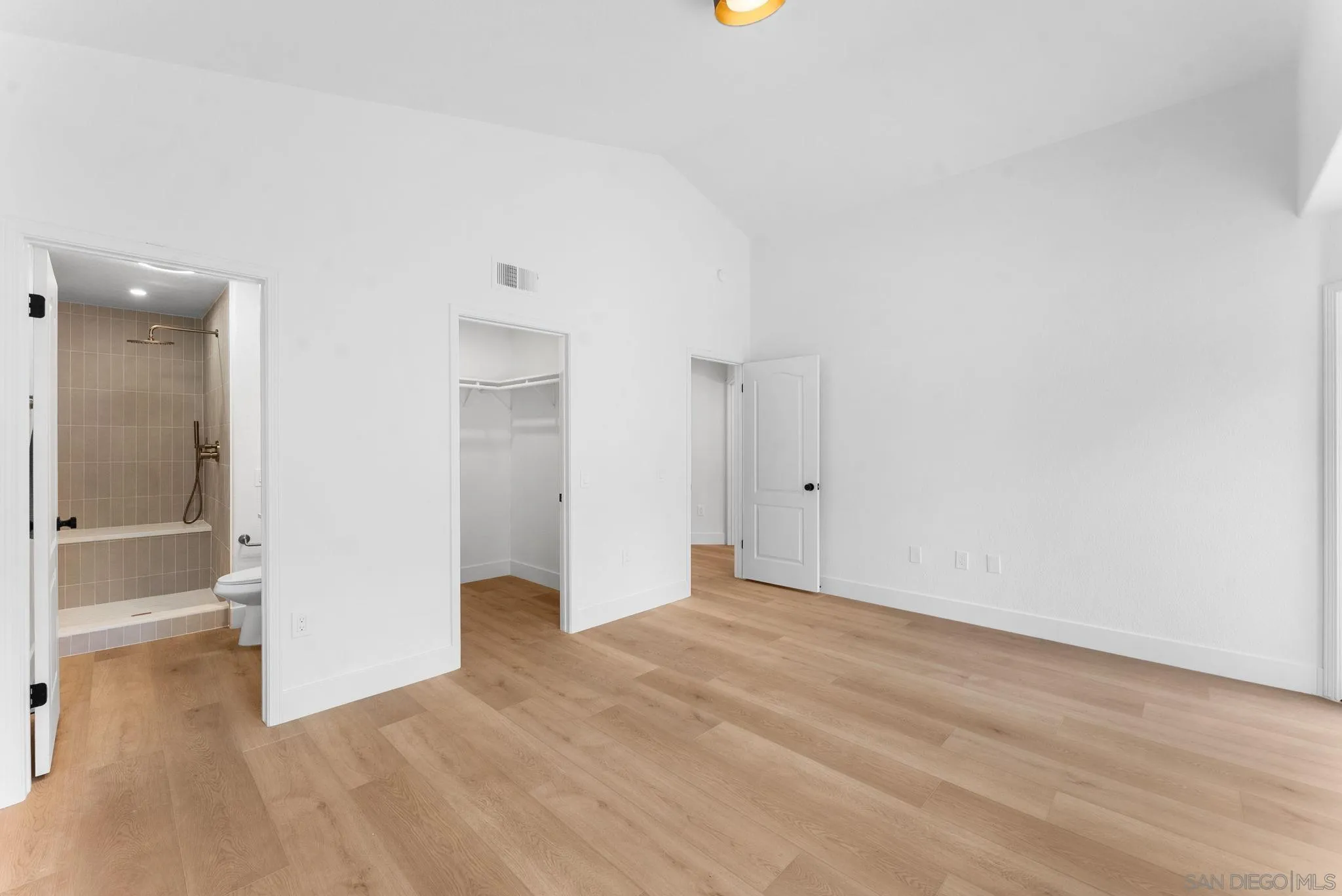 https://cdn.realtyfeed.com/cdn/127/260004537/4f099b25ce1e16383f324eae77367893.webp