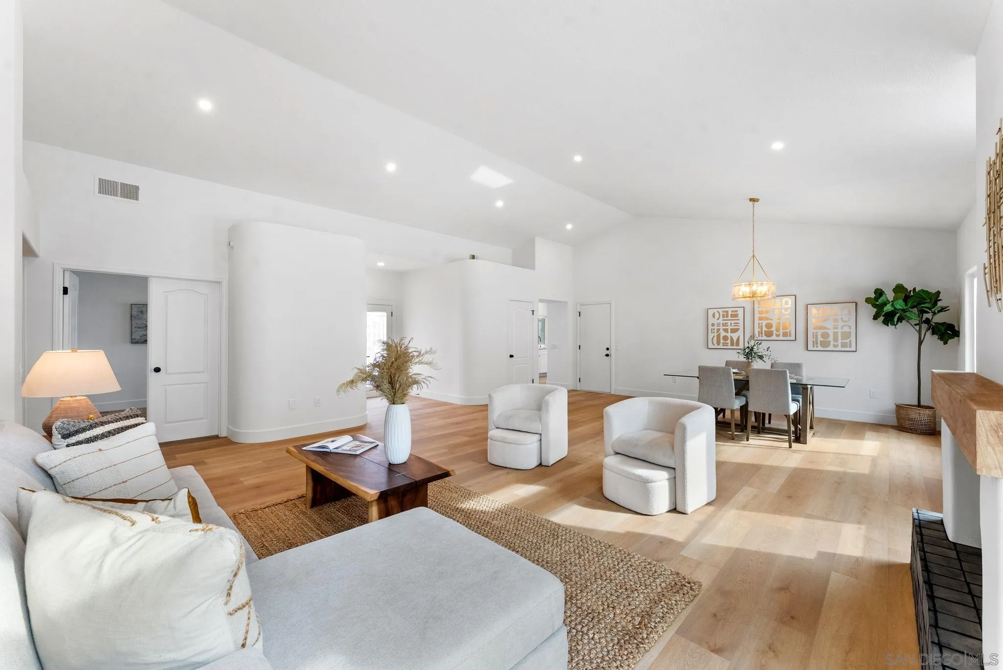 https://cdn.realtyfeed.com/cdn/127/260004537/c950cc0278d1d78706233e75c936ac44.webp