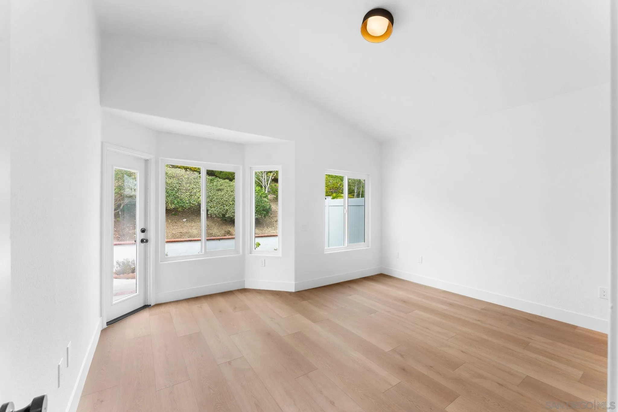 https://cdn.realtyfeed.com/cdn/127/260004537/d9a042fd270eddf9122ddfa26c94034b.webp