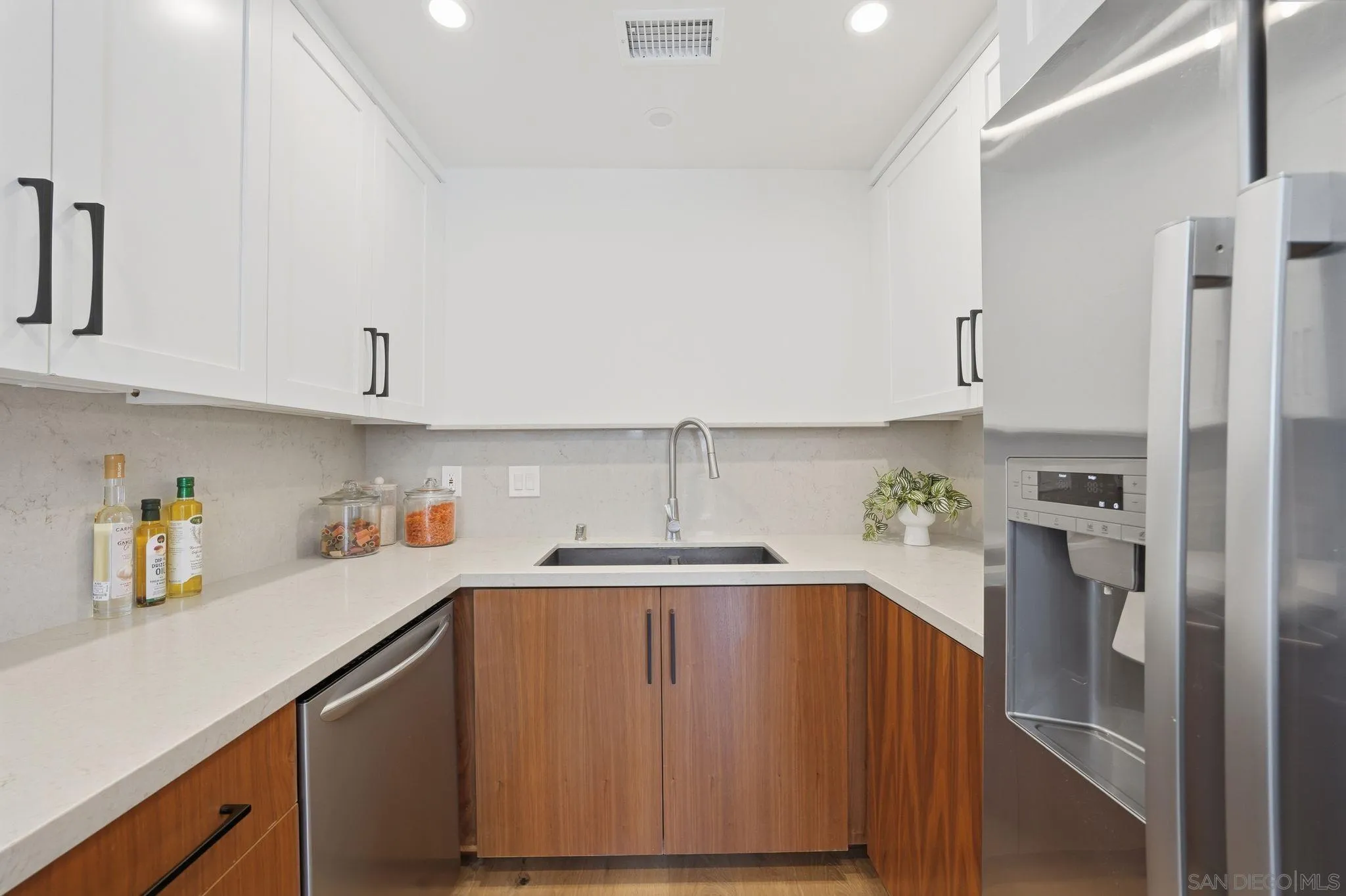 Photo #5: 260004540 Listing: Photo #5
