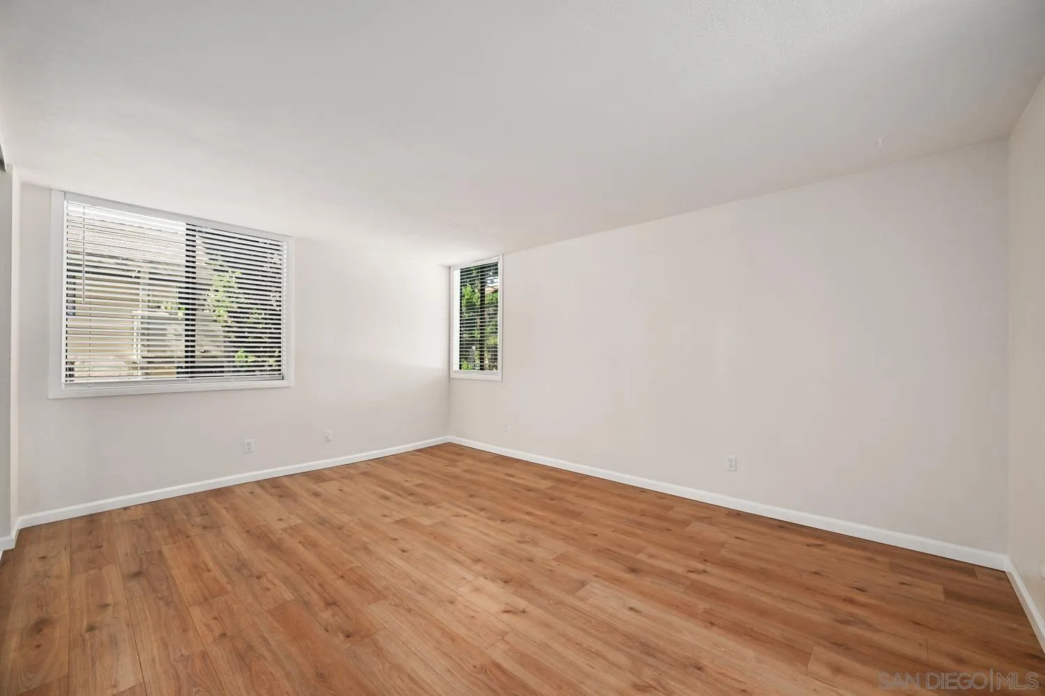 https://cdn.realtyfeed.com/cdn/127/260004542/1294db93212144cac538915558afd6d6.webp