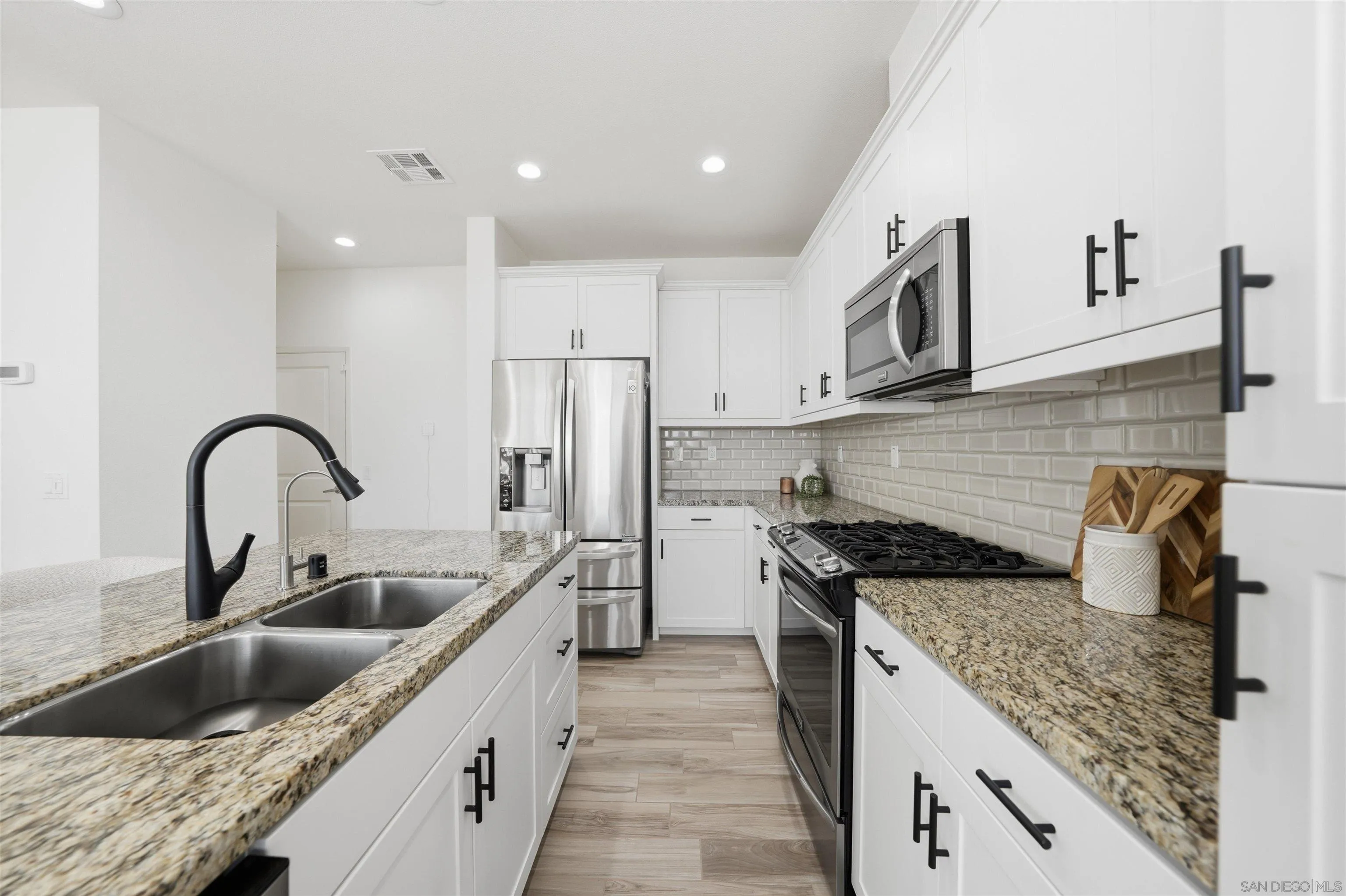 Photo #11: 260004543 Listing: Photo #11