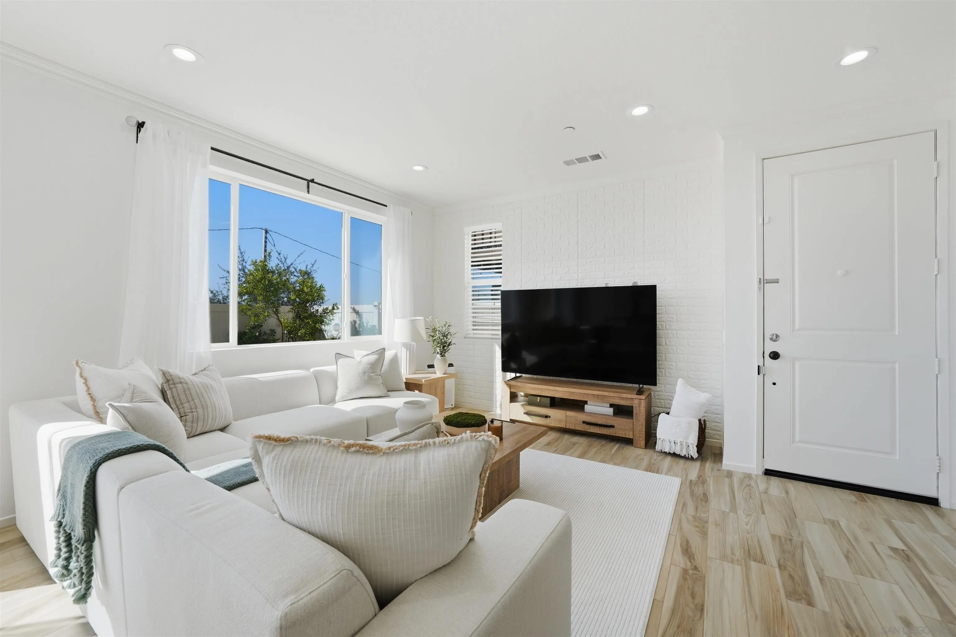 Photo #3: 260004543 Listing: Photo #3