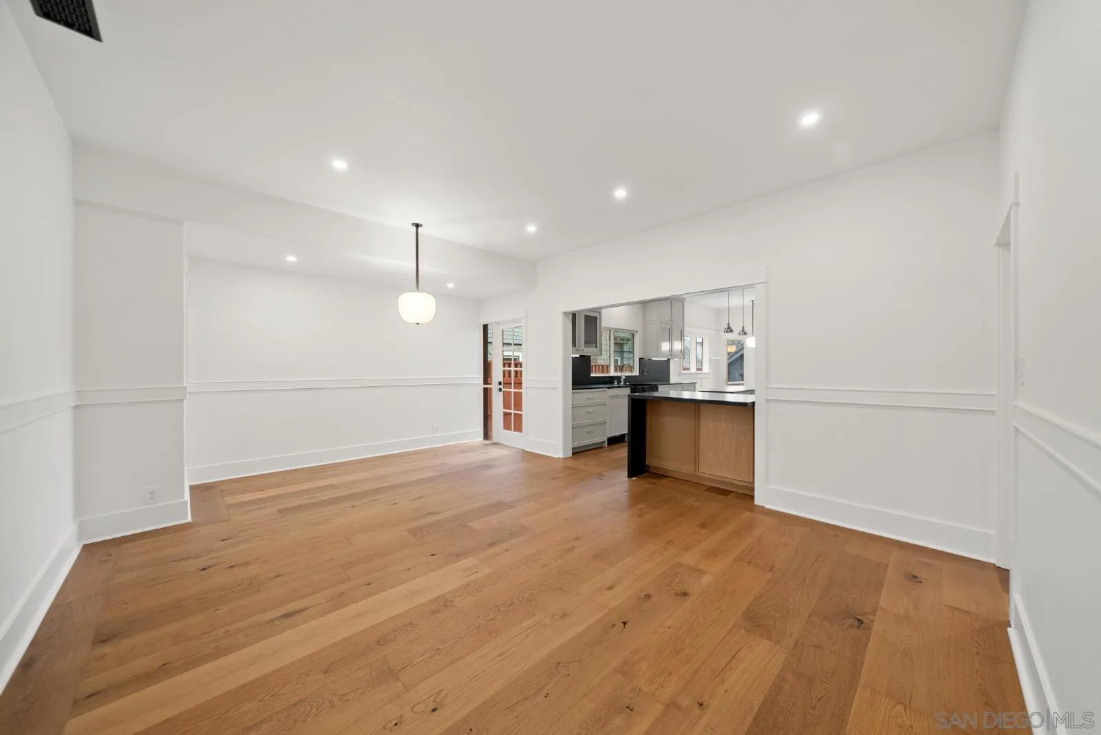 https://cdn.realtyfeed.com/cdn/127/260004547/00be0ecfff58e4804176e9af0fffcc20.webp