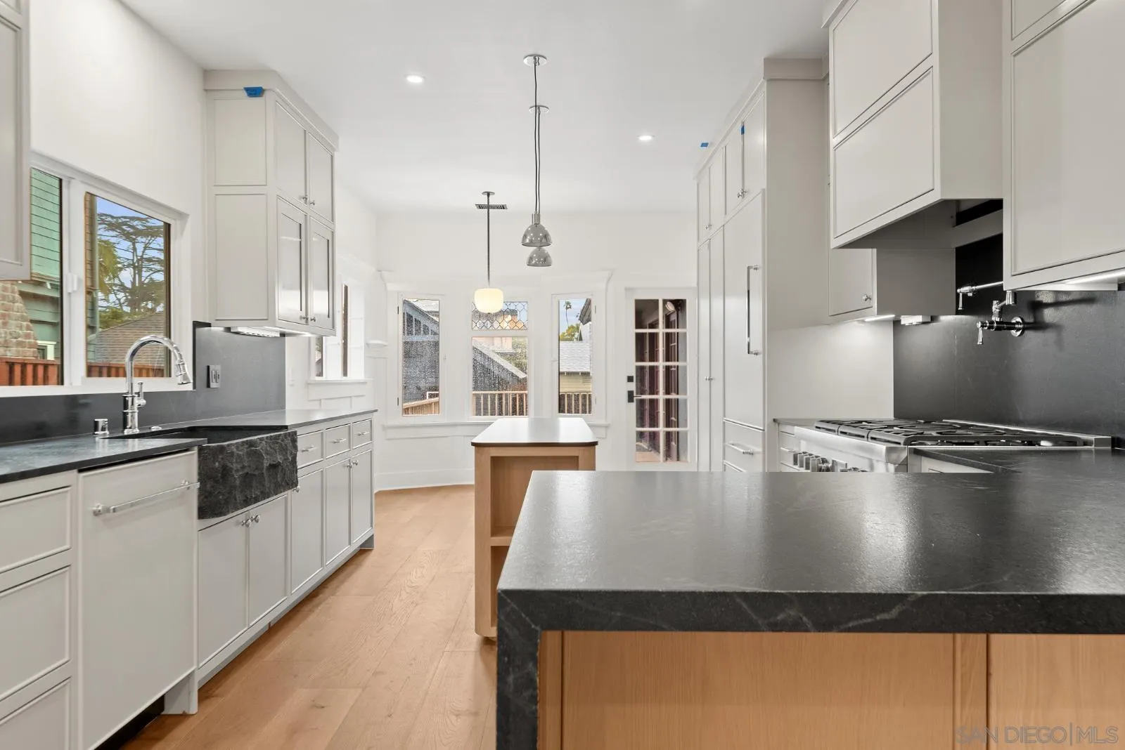 https://cdn.realtyfeed.com/cdn/127/260004547/050227345b82694967fb673947dc3021.webp