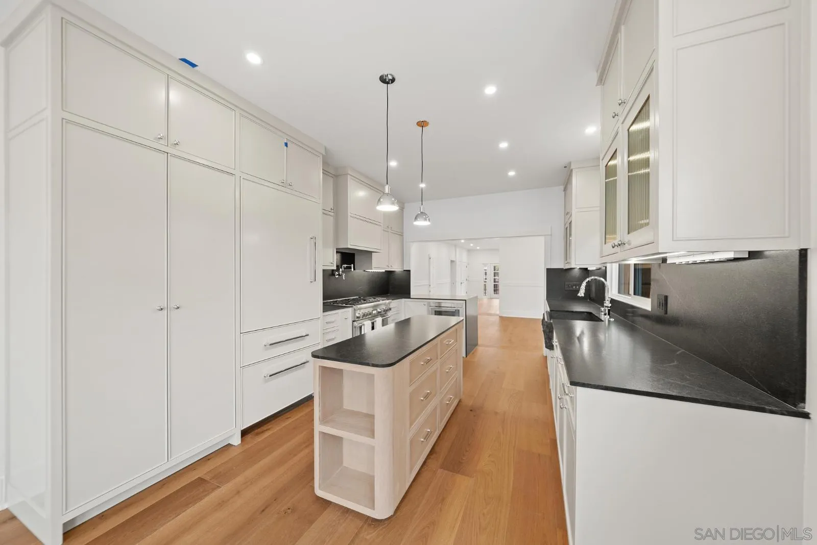 https://cdn.realtyfeed.com/cdn/127/260004547/54b8727cd2375626be18f3335ef11fd1.webp