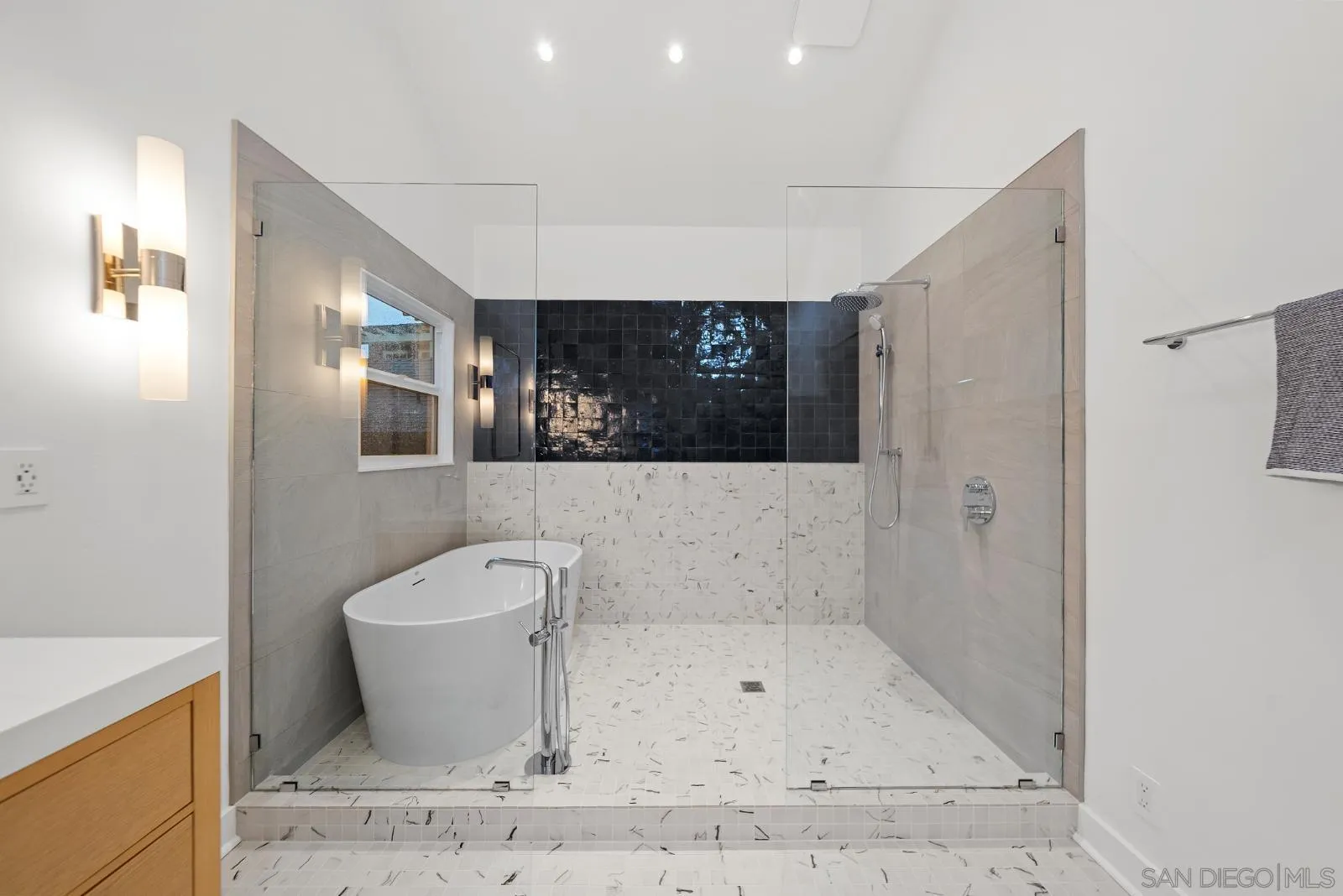 https://cdn.realtyfeed.com/cdn/127/260004547/680707bace83a9ac5ed127cef19eb684.webp