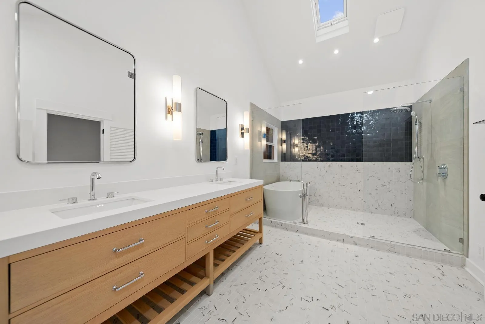 https://cdn.realtyfeed.com/cdn/127/260004547/939fe3a650805eb5d301fc64dead4aec.webp