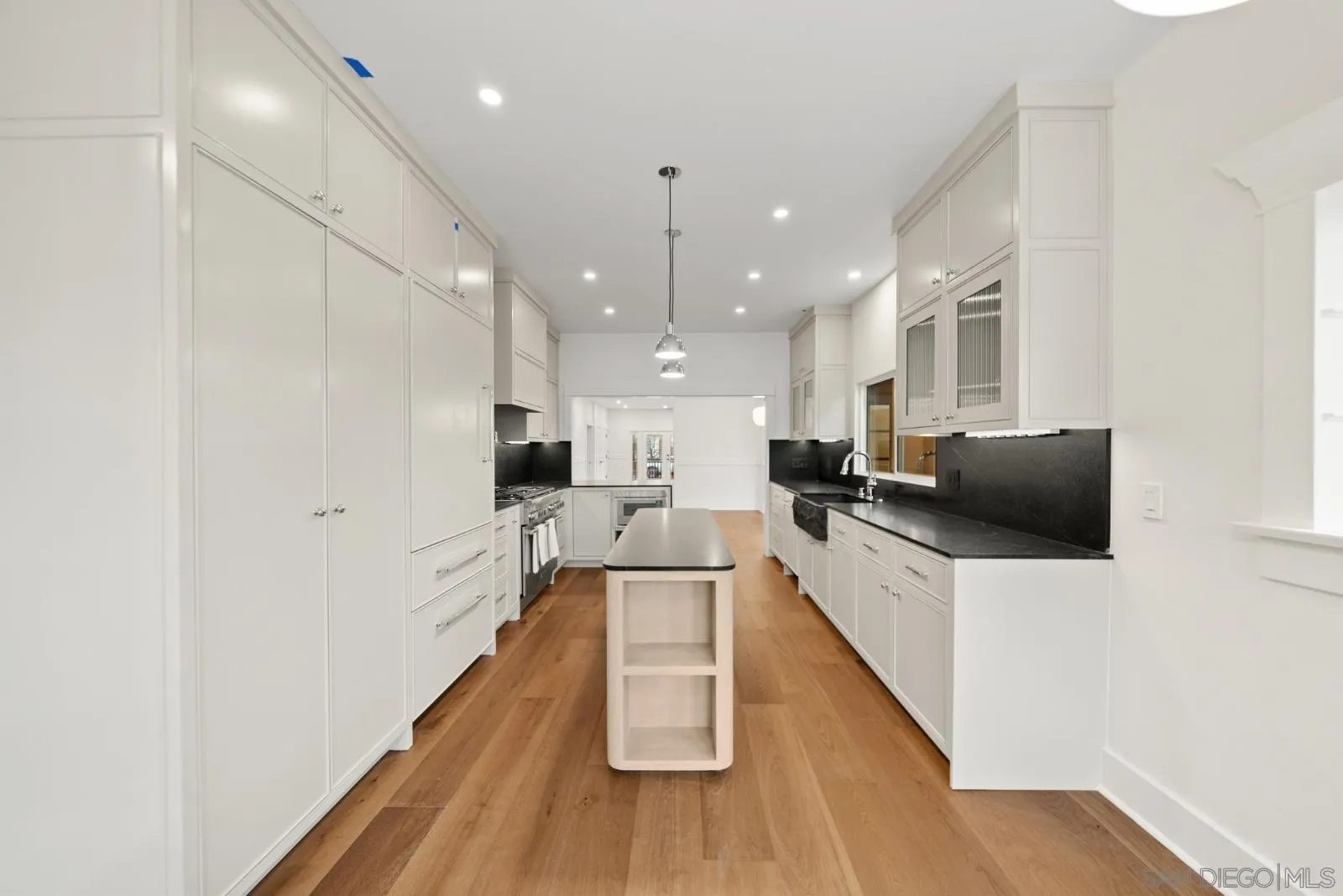 https://cdn.realtyfeed.com/cdn/127/260004547/b8f6145e703fea9dc18ba15453001f3d.webp