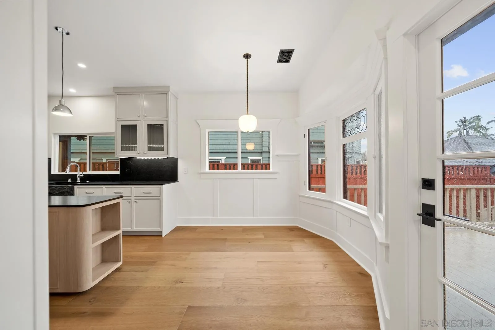 https://cdn.realtyfeed.com/cdn/127/260004547/e0c64c6bbf51edb2f2681c61d650da98.webp