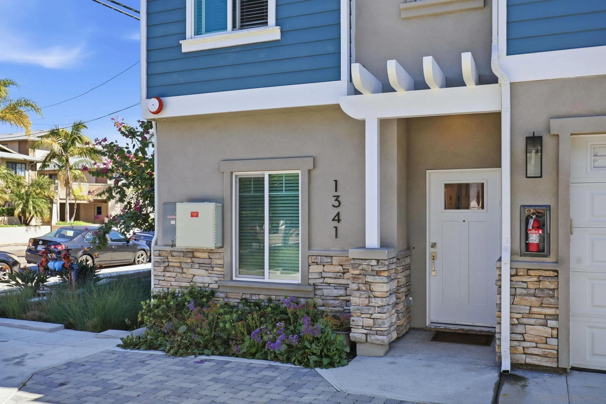 https://cdn.realtyfeed.com/cdn/127/260004551/43f2245f2412eeaf08eb4e0886cb27a5.webp