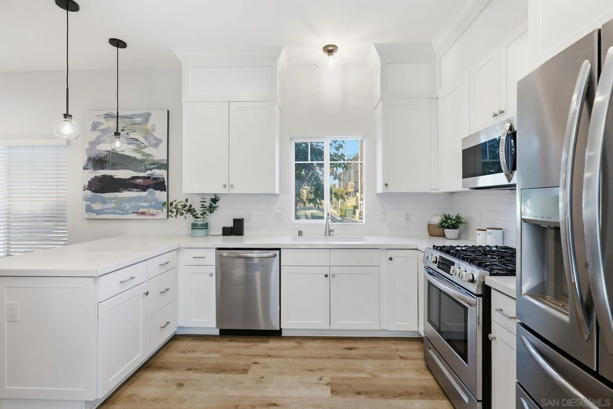 https://cdn.realtyfeed.com/cdn/127/260004551/b65835d9c978862aadac0ceabdb3deff.webp