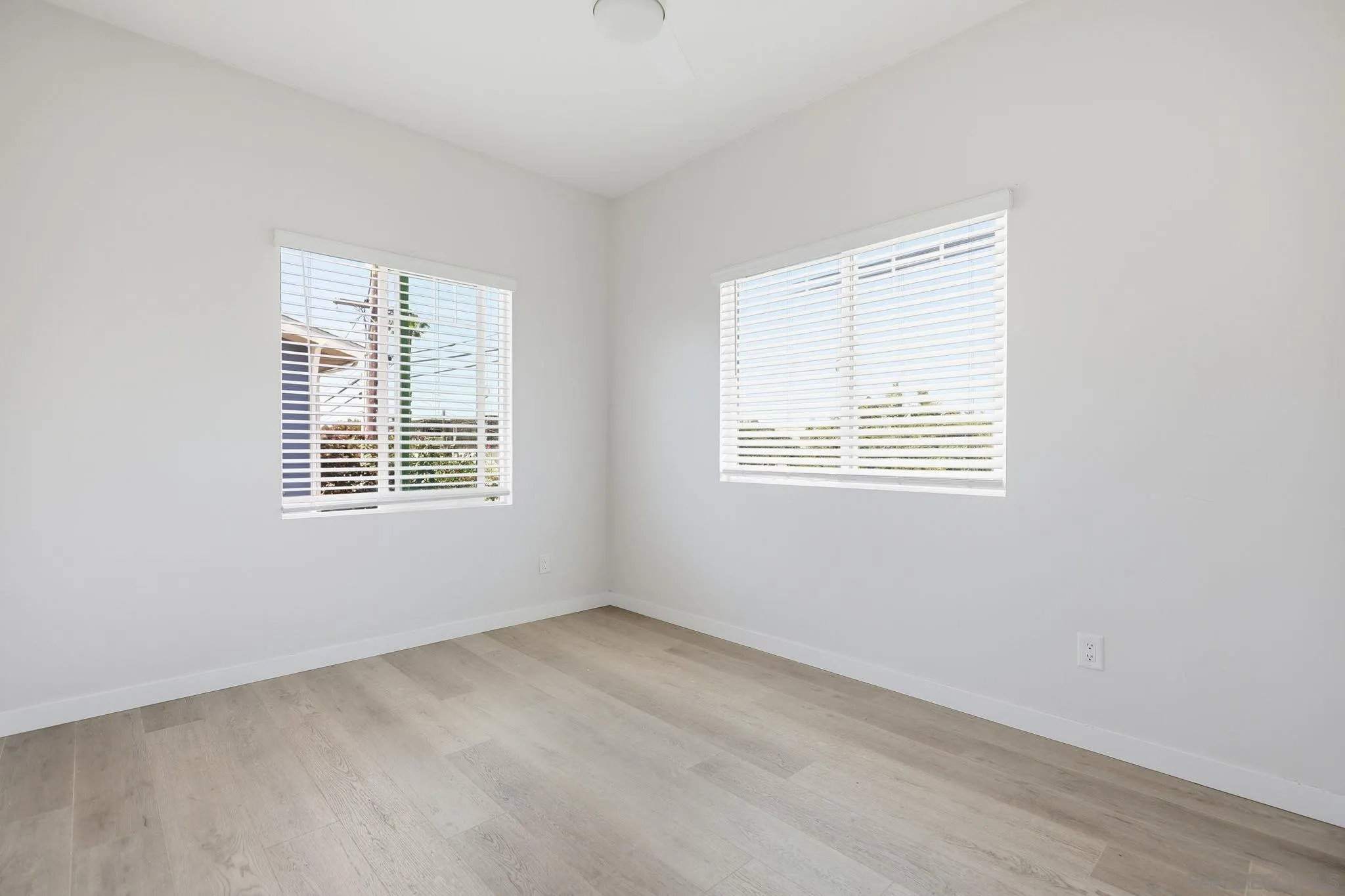 https://cdn.realtyfeed.com/cdn/127/260004551/ce9cfe0abf4d1d74686d085912adbcfc.webp