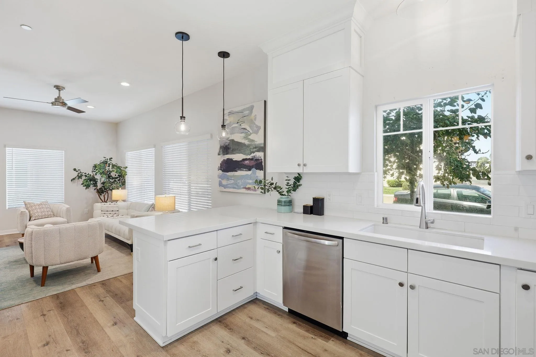 https://cdn.realtyfeed.com/cdn/127/260004551/d8b0d8ad5b39add487e98c42f13c1a06.webp