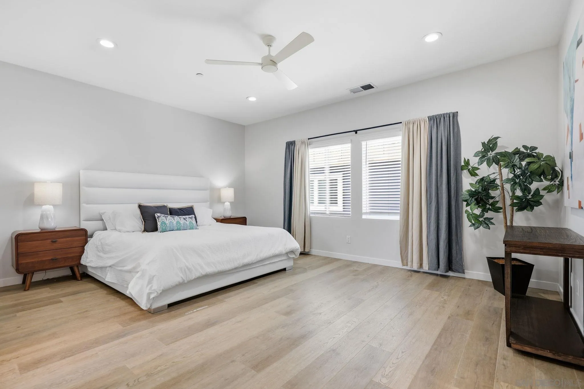 https://cdn.realtyfeed.com/cdn/127/260004551/ec790d63e606a169bfc2b25f0d37f128.webp