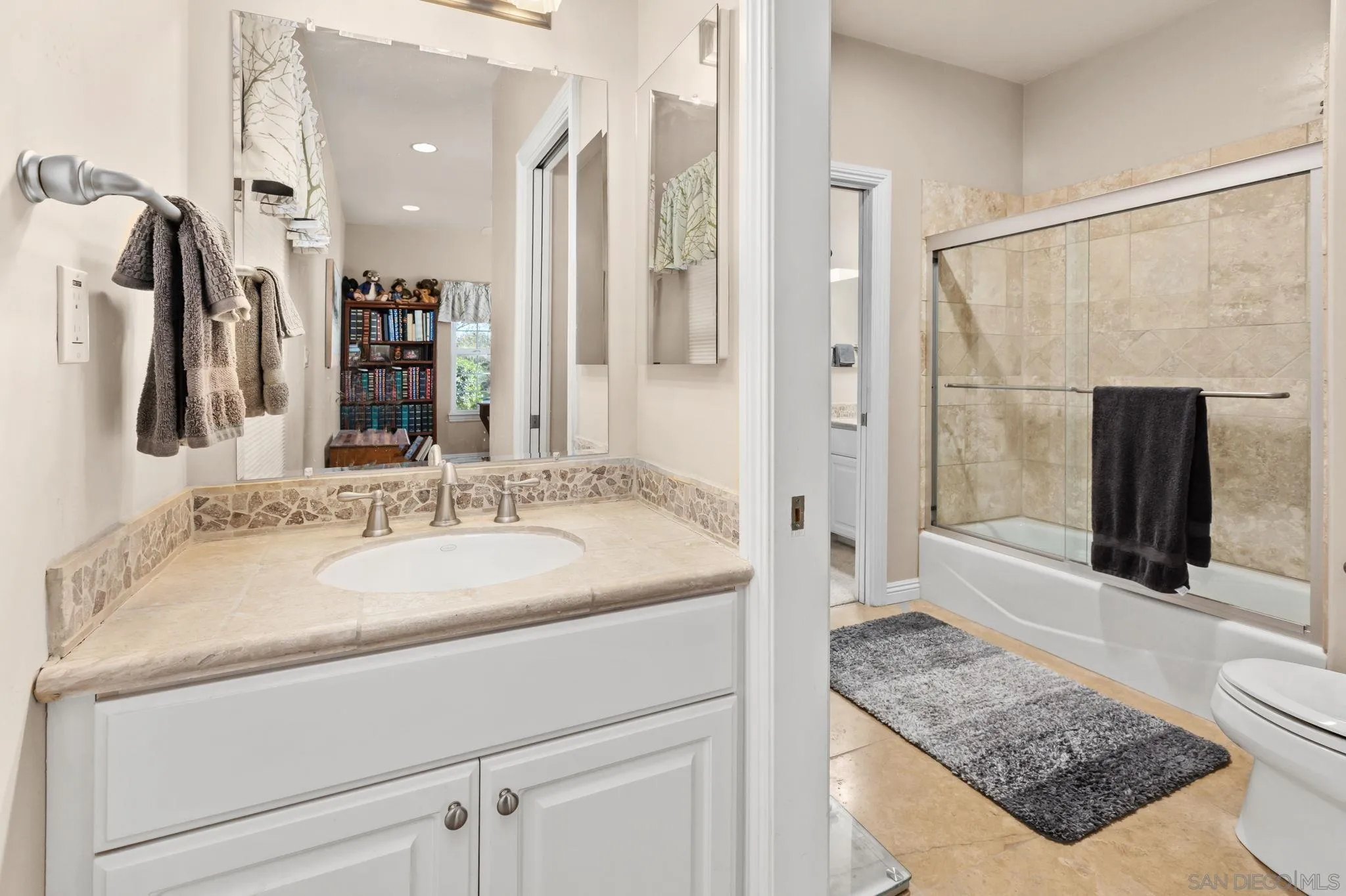 https://cdn.realtyfeed.com/cdn/127/260004561/ab163dde3b07e6d619522c16dbb798f6.webp